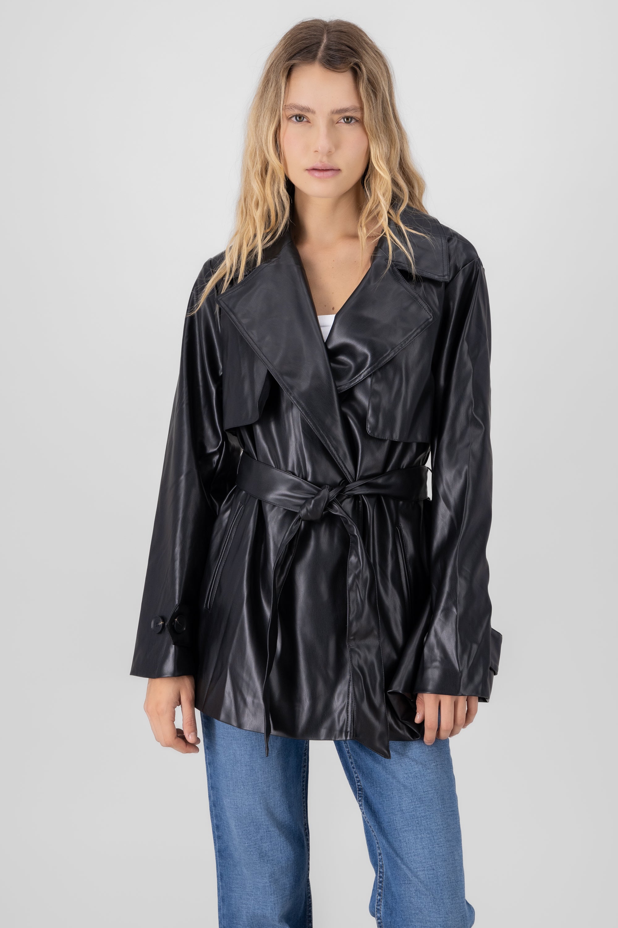 Gabardina corta PU NEGRO