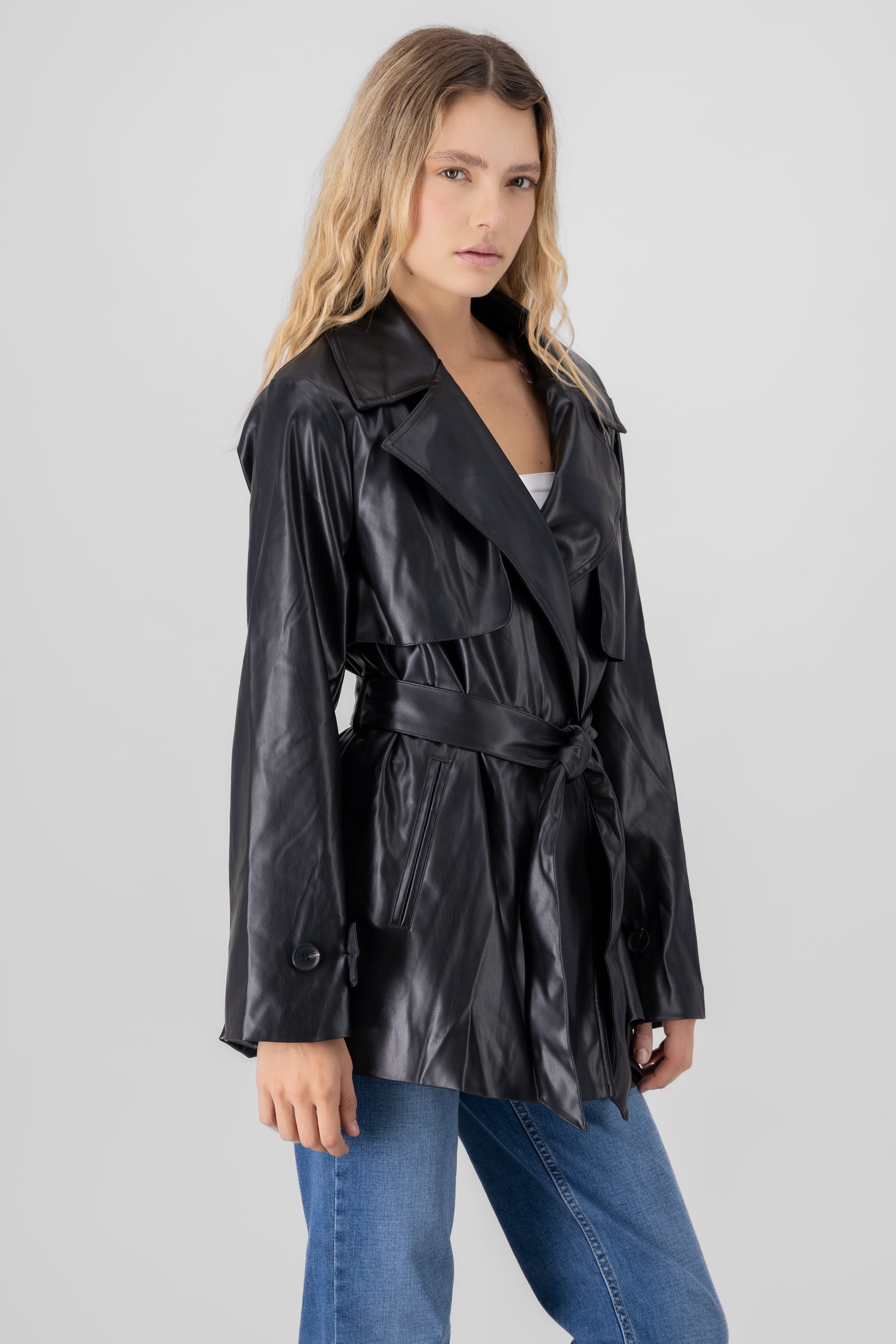 Gabardina corta PU NEGRO