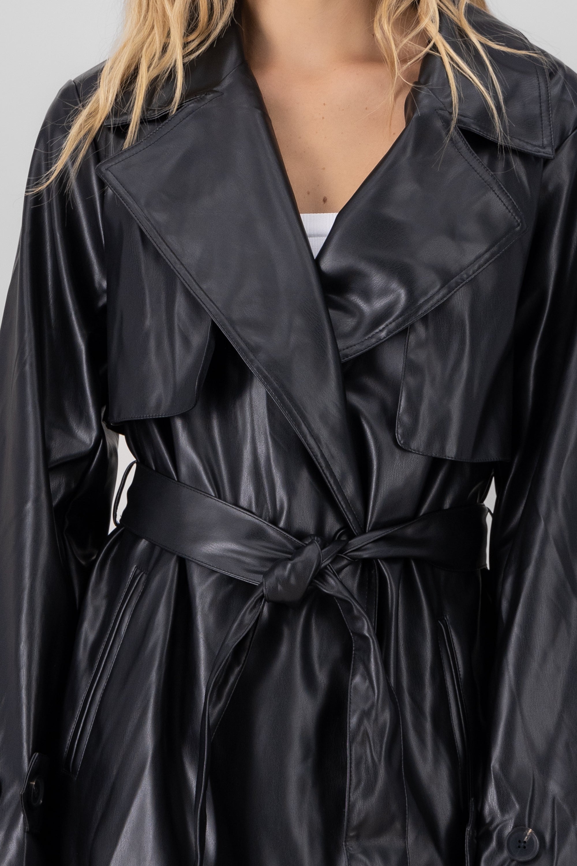 Gabardina corta PU NEGRO