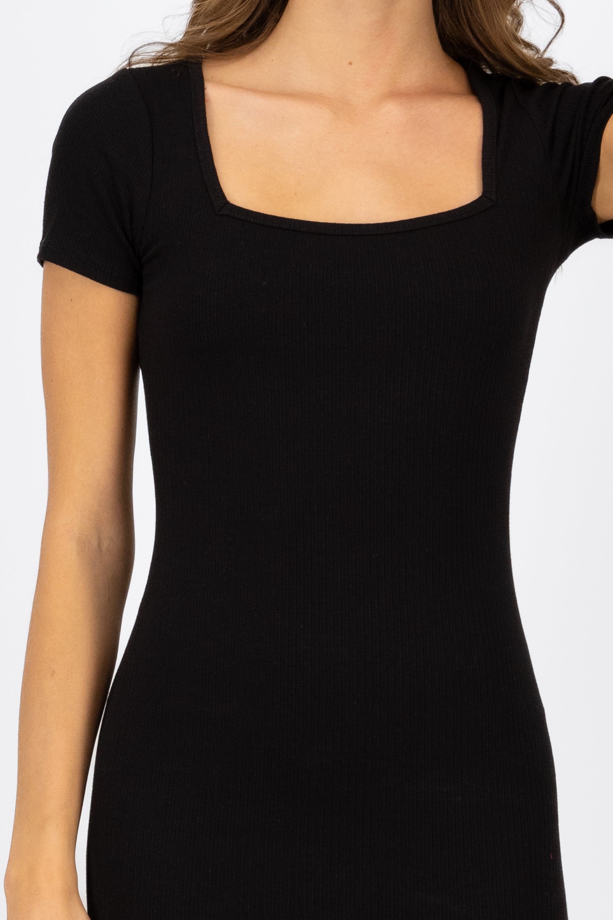 Bodycon dress with a smooth square BLACK