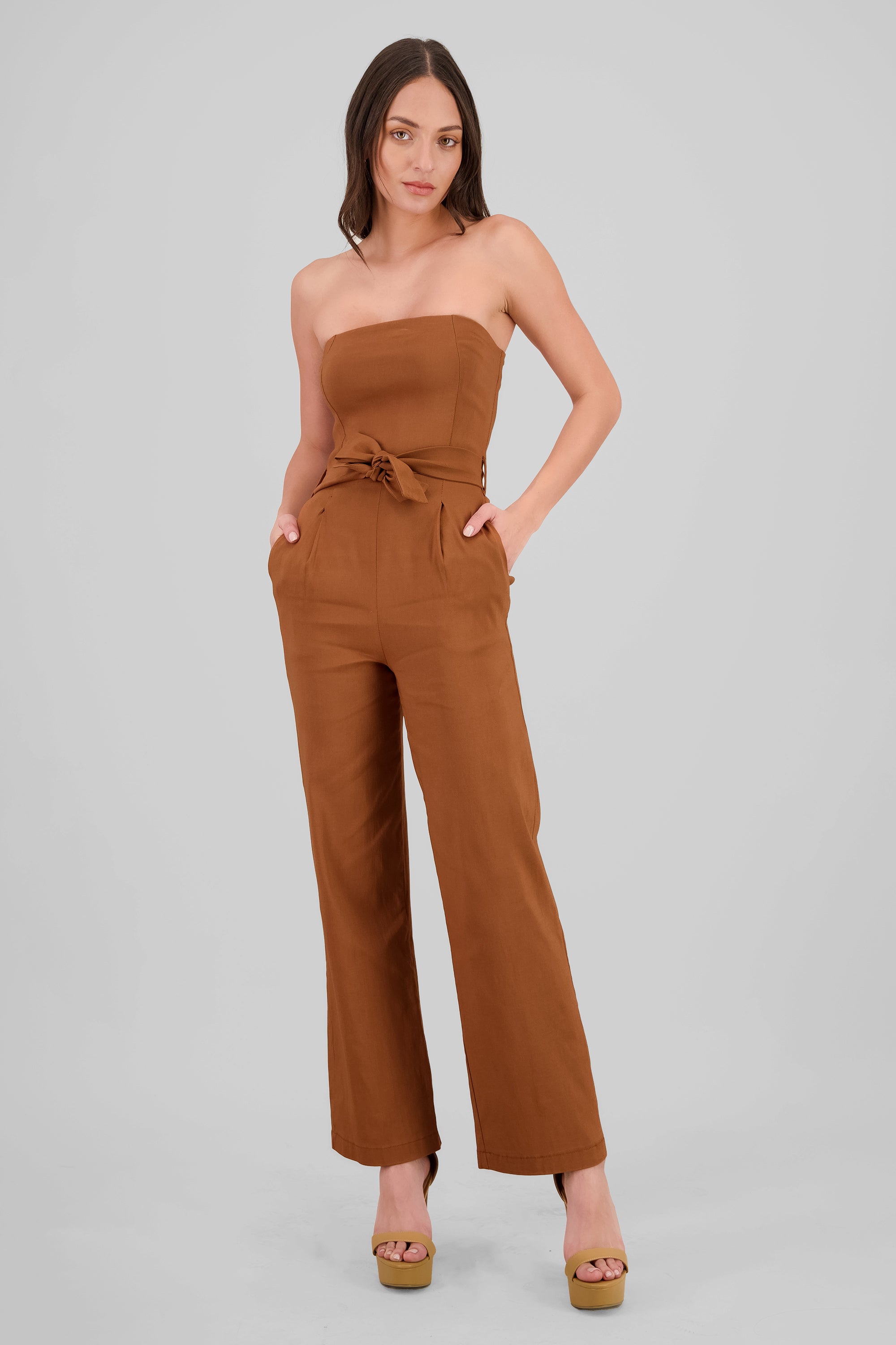 Jumpsuit strapless detalle cinturon CAMELLO