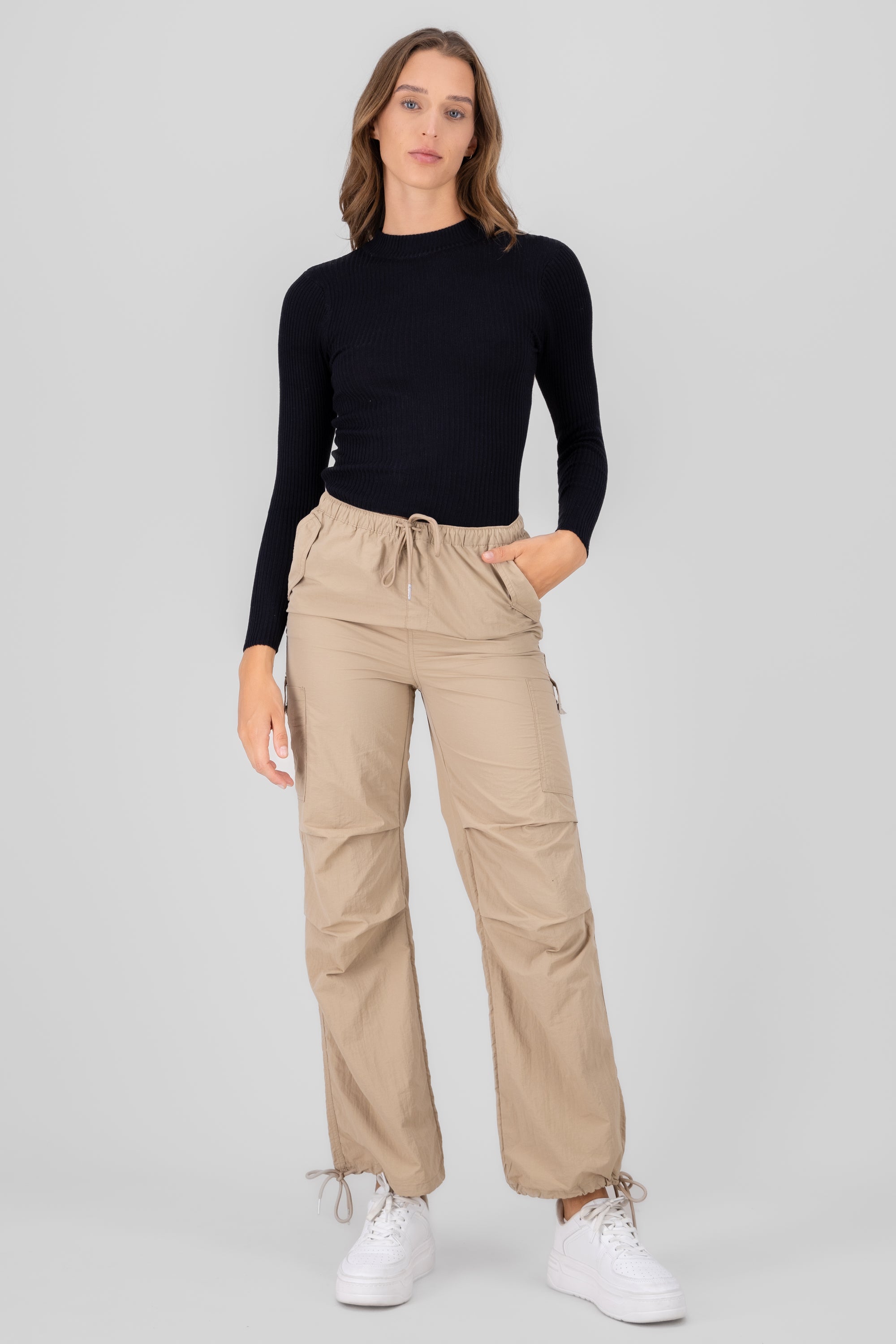 Pantalon parachute liso KHAKI