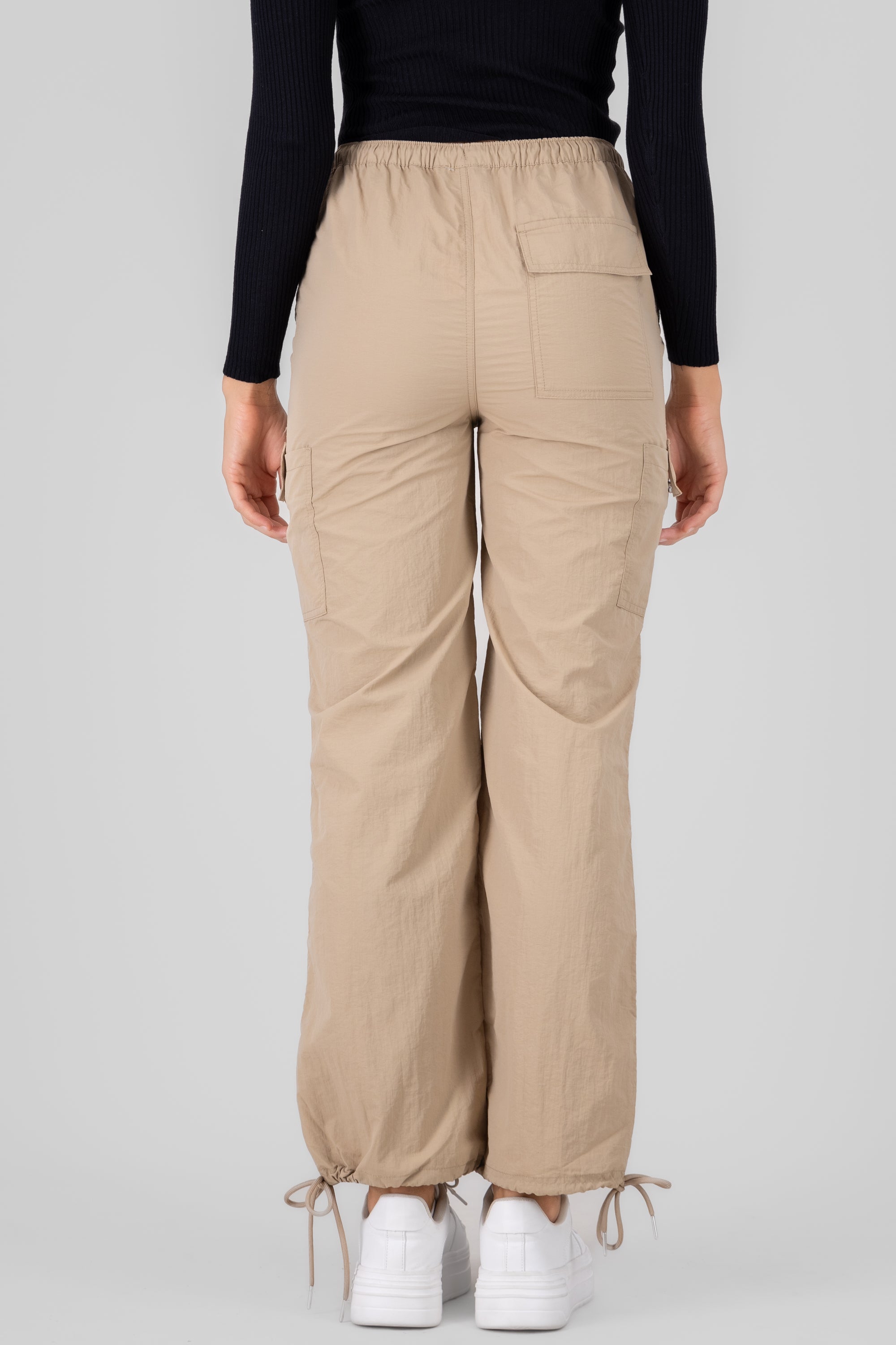 Pantalon parachute liso KHAKI