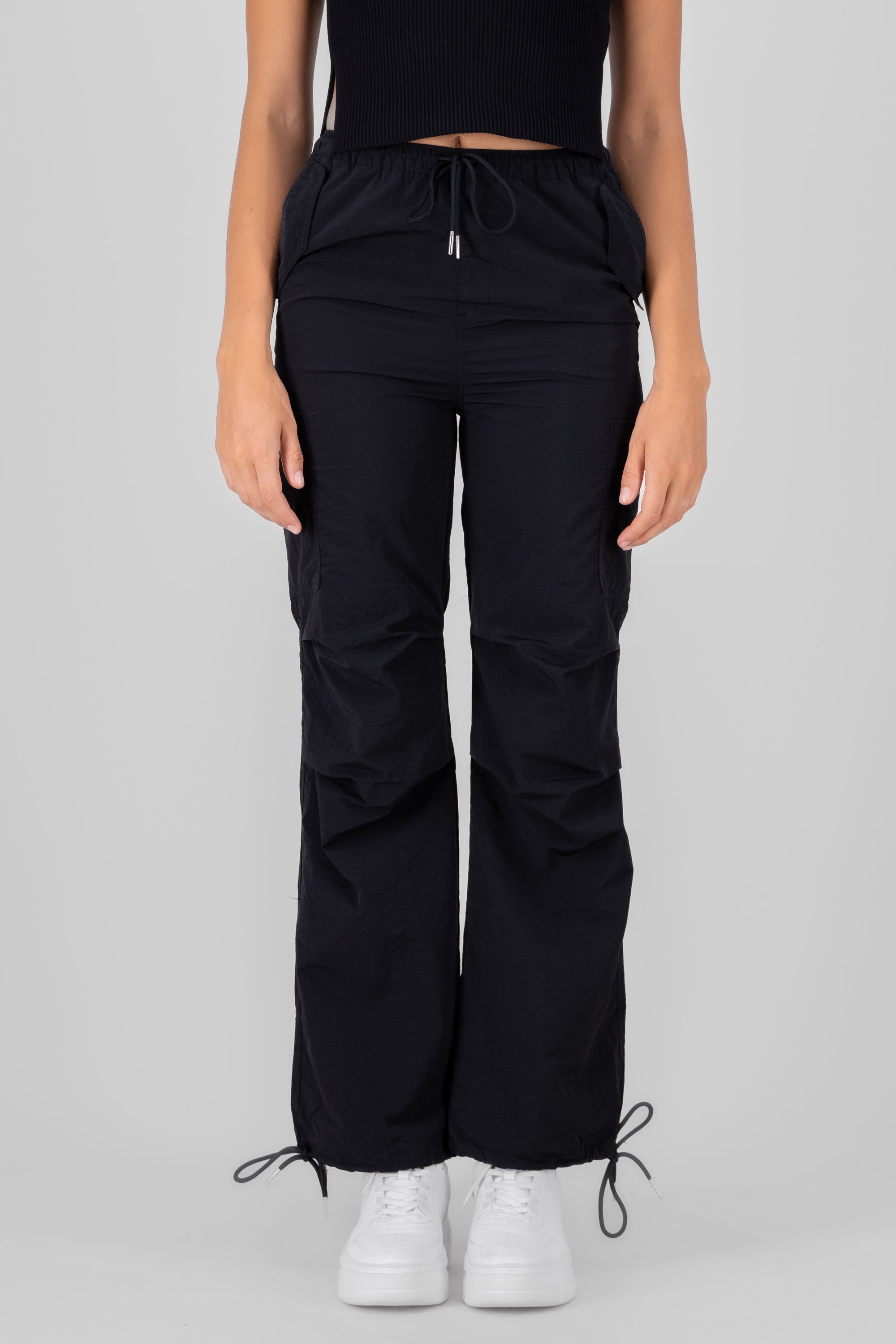 Pantalon parachute liso NEGRO