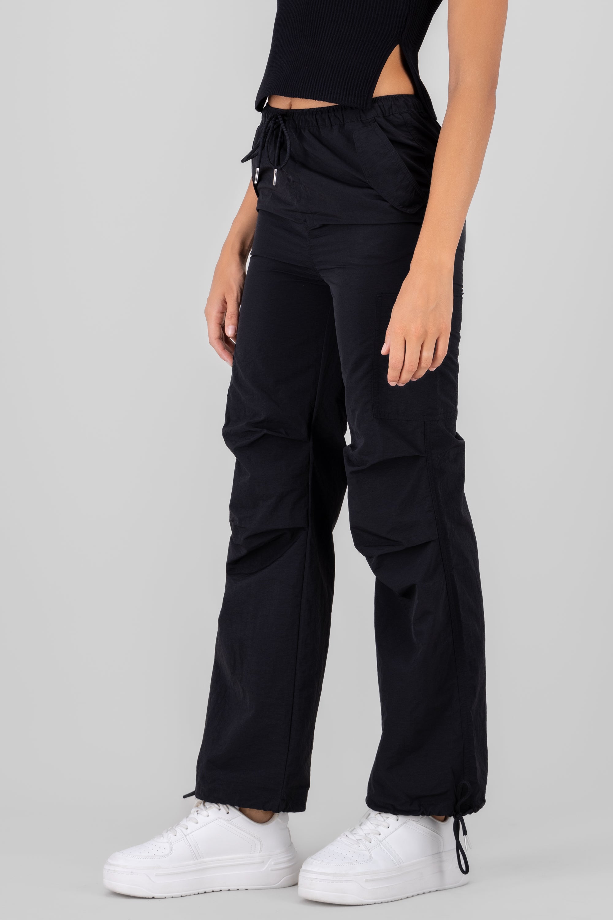 Pantalon parachute liso NEGRO