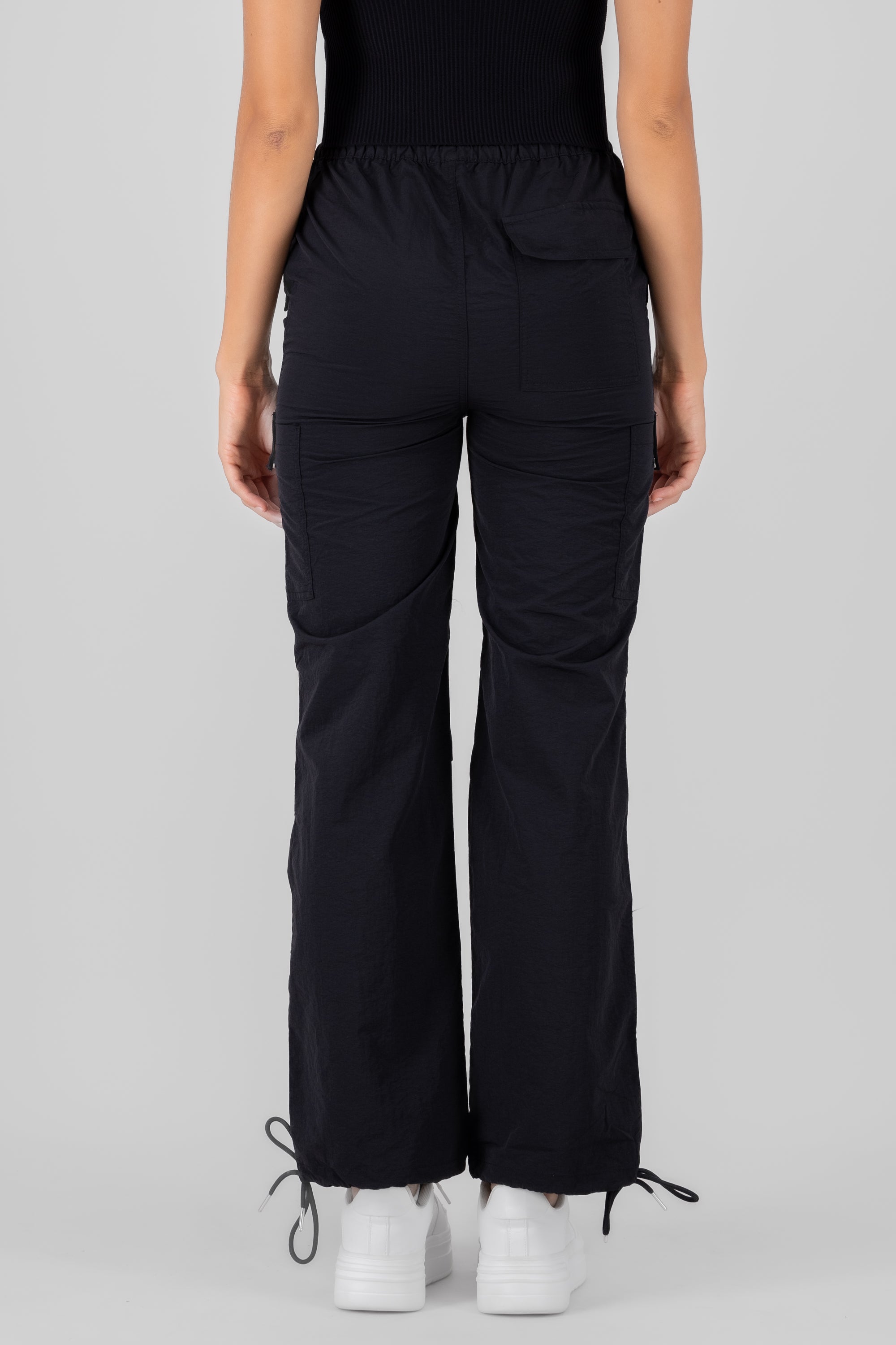 Pantalon parachute liso NEGRO