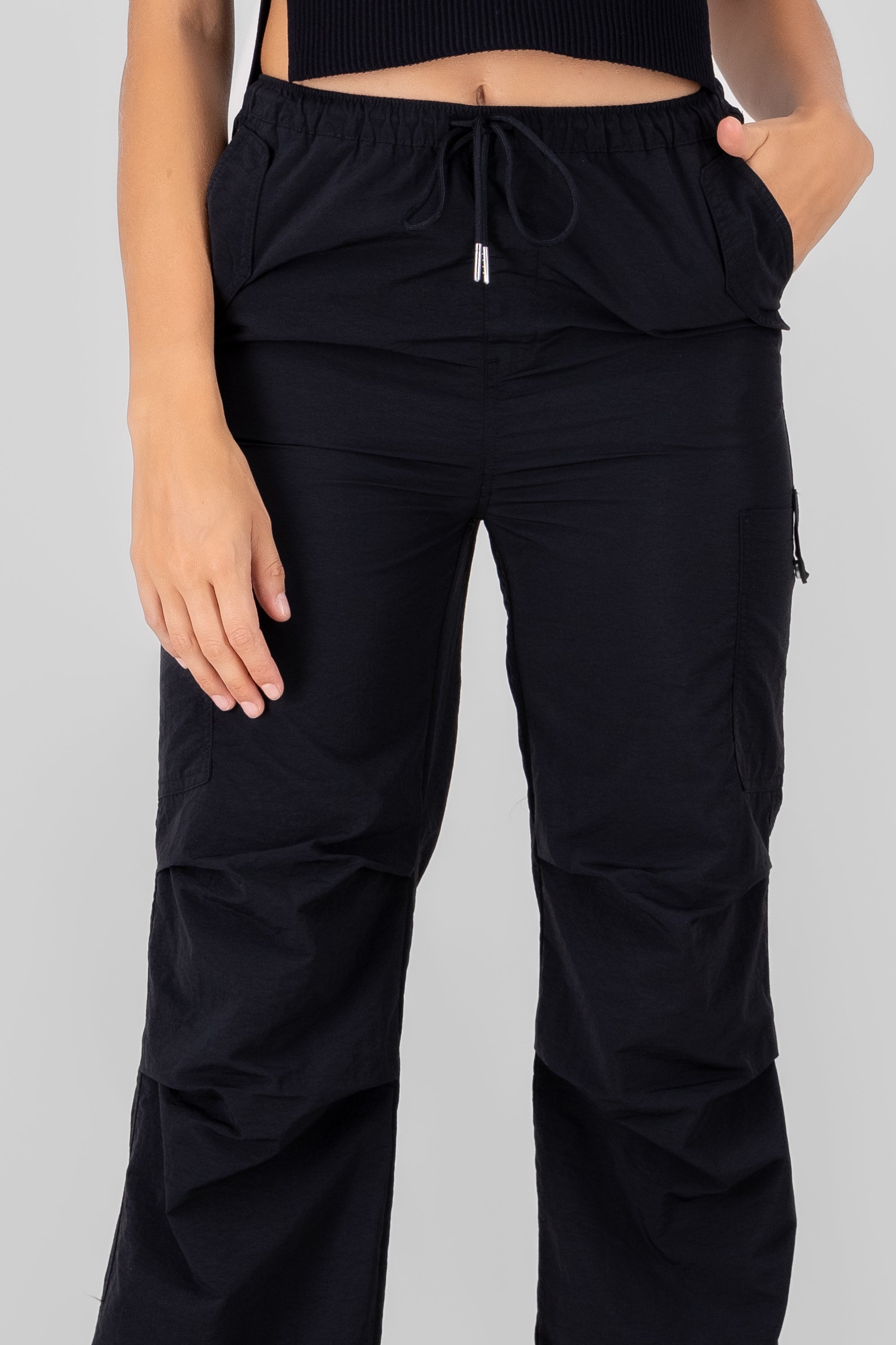 Pantalon parachute liso NEGRO