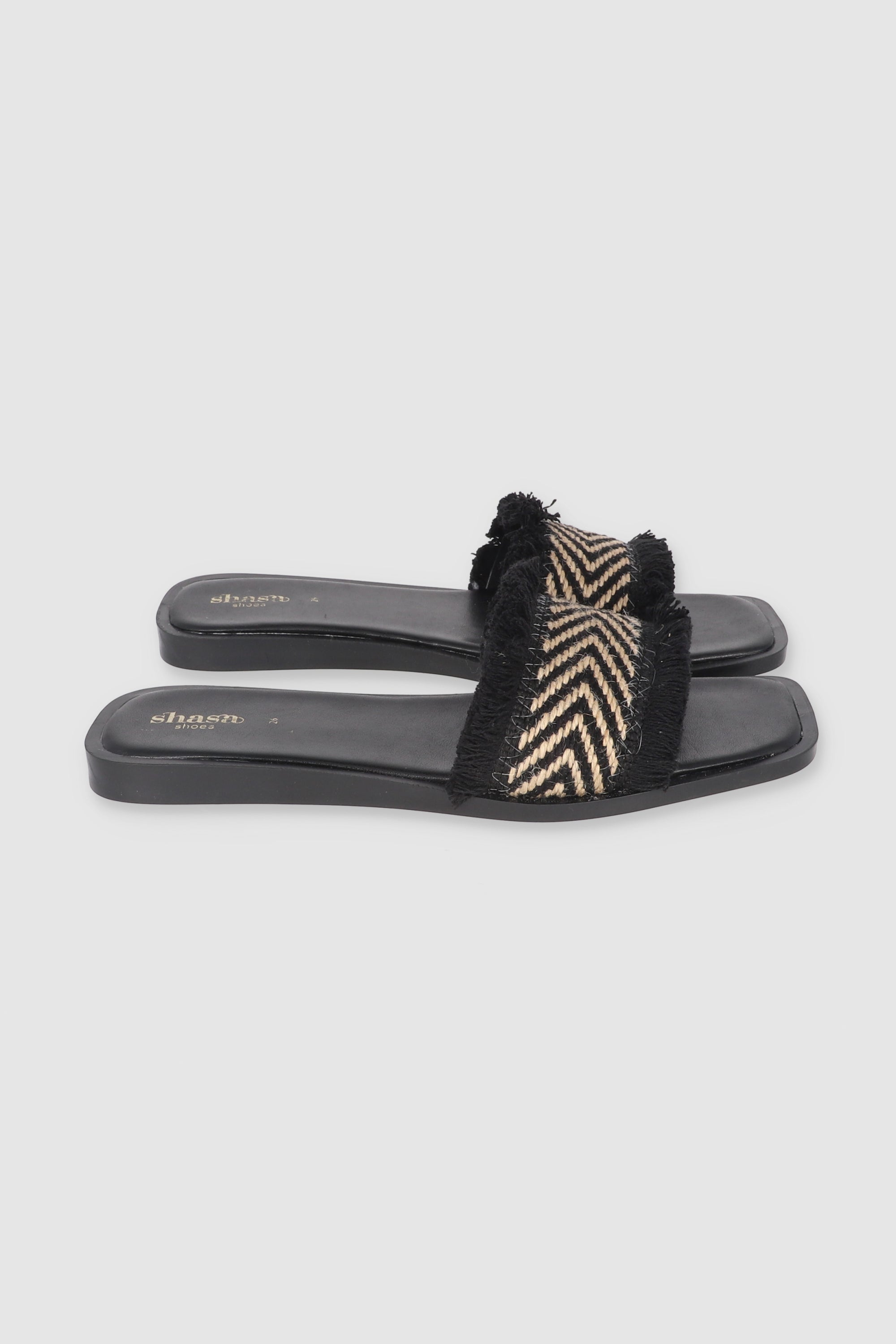 SANDALIA YUTE CHEVRON DESHILADA NEGRO