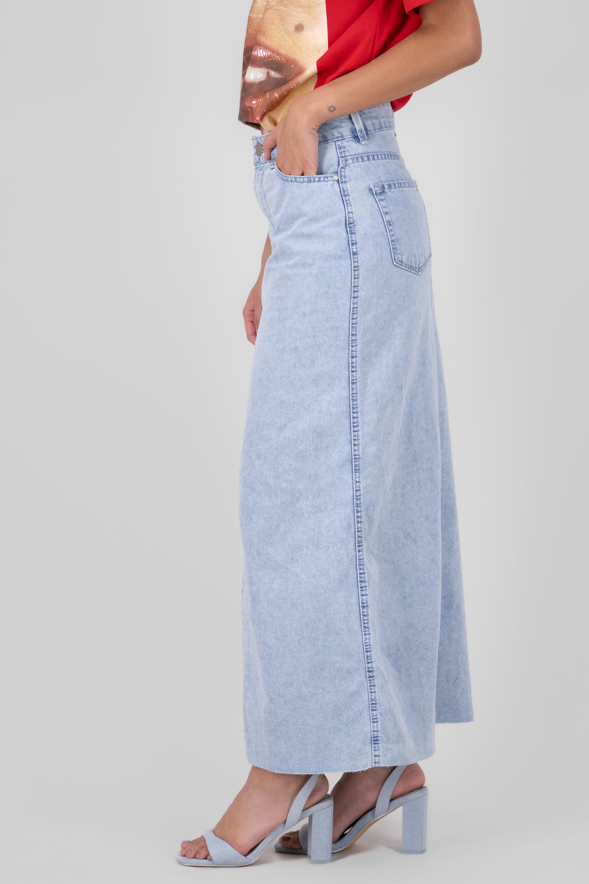 Maxi skirt opening to the front Super bleached