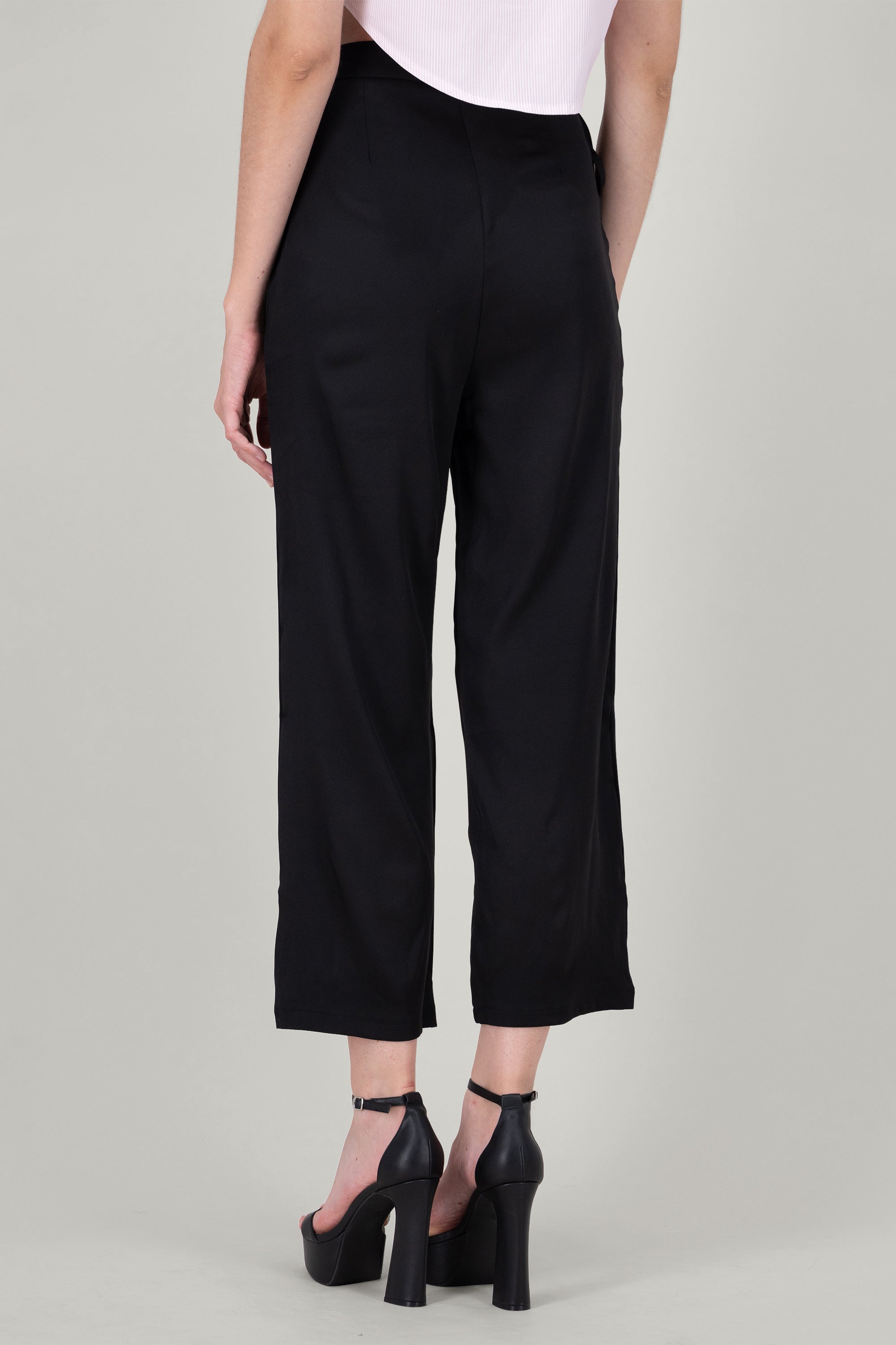 Pantalon con pinzas y detalle de cintas NEGRO