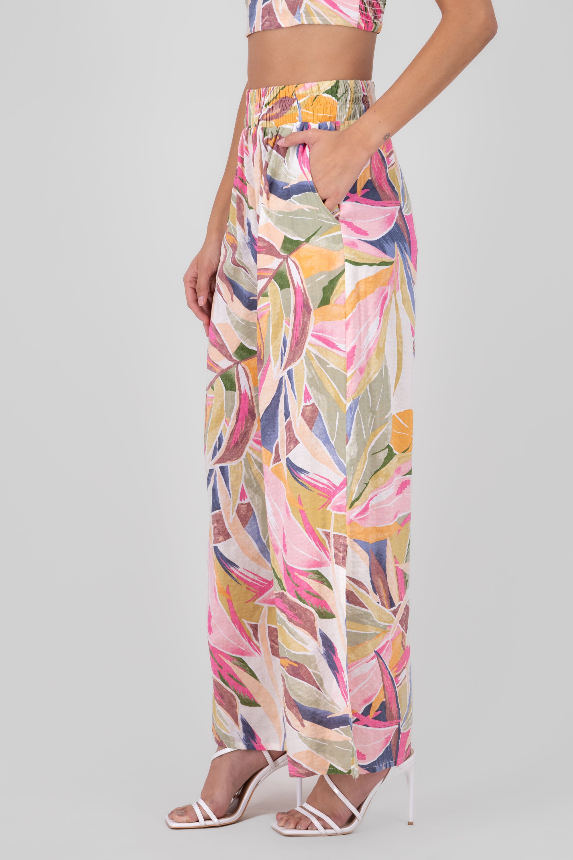 Light tropical print pants with HYP spring Rosa Combo