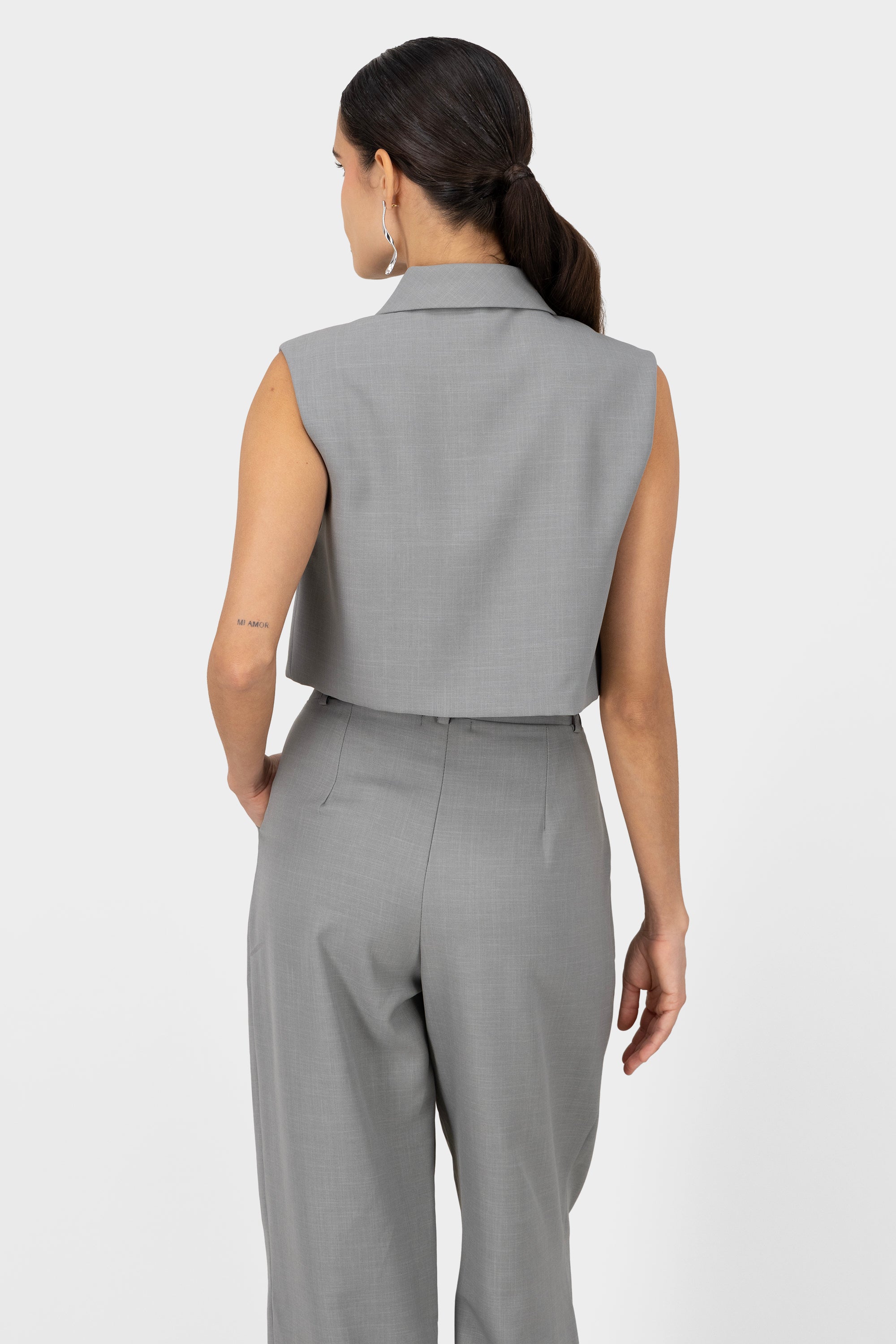 Crucked tailor vest with flap and butpsters button GREY