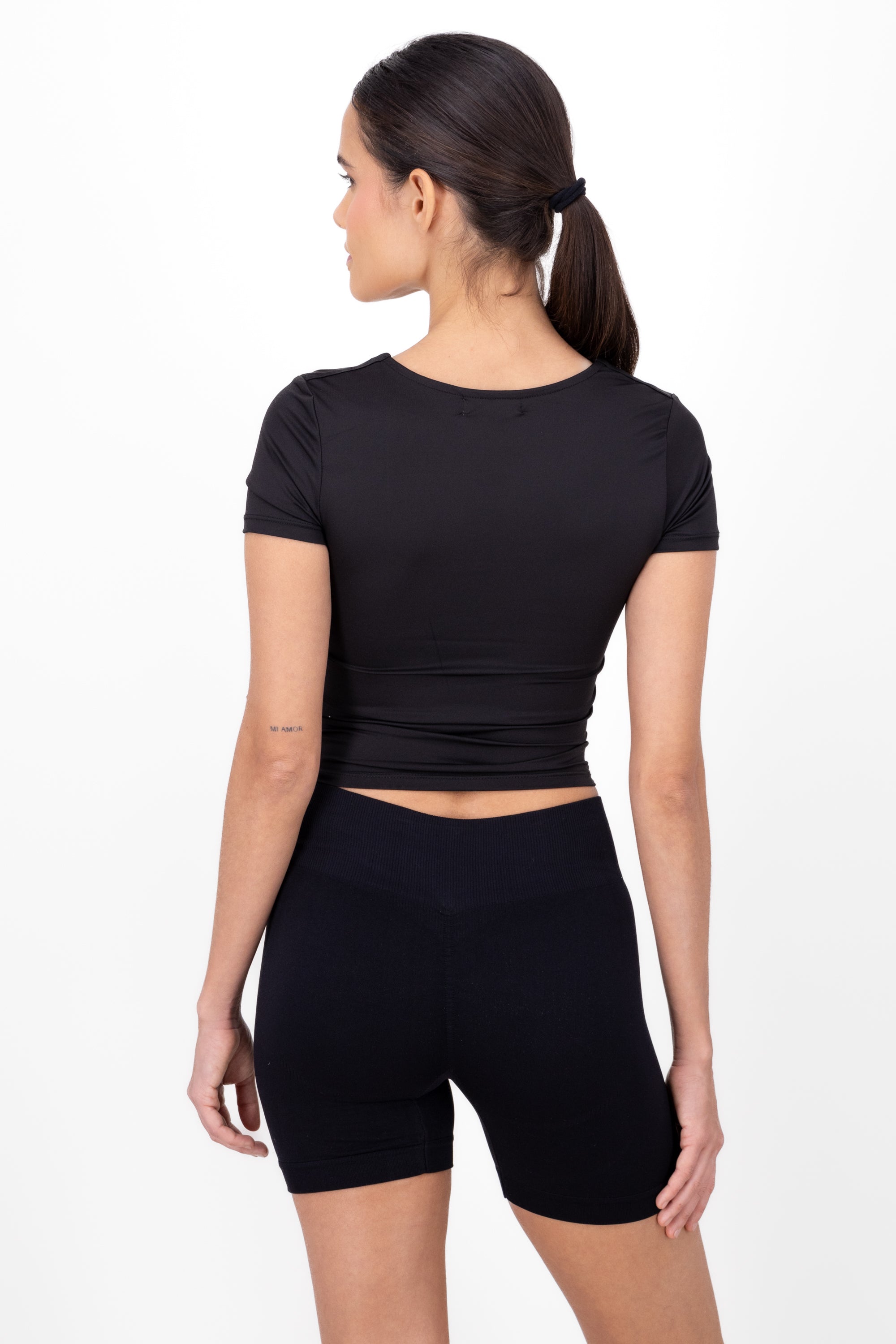 Short manga top BLACK