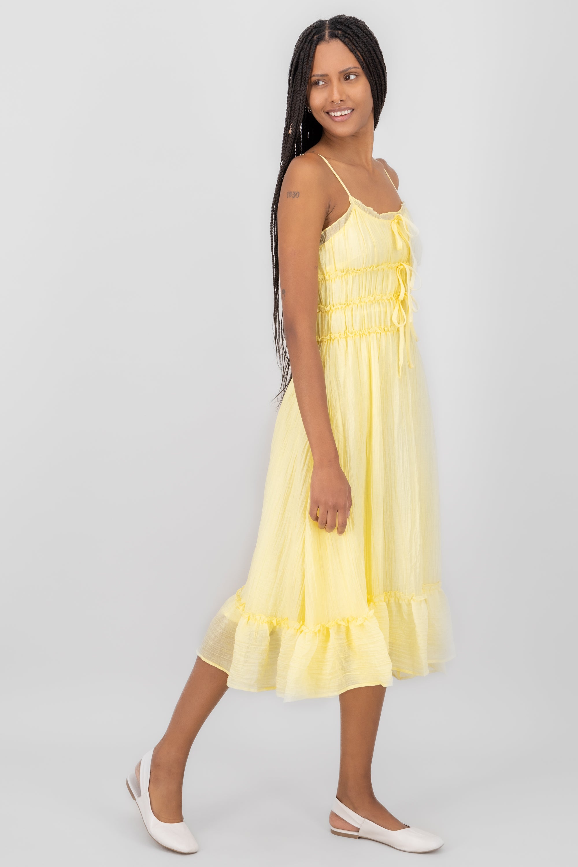 Vestido midi con mini olanes tela con textura AMARILLO