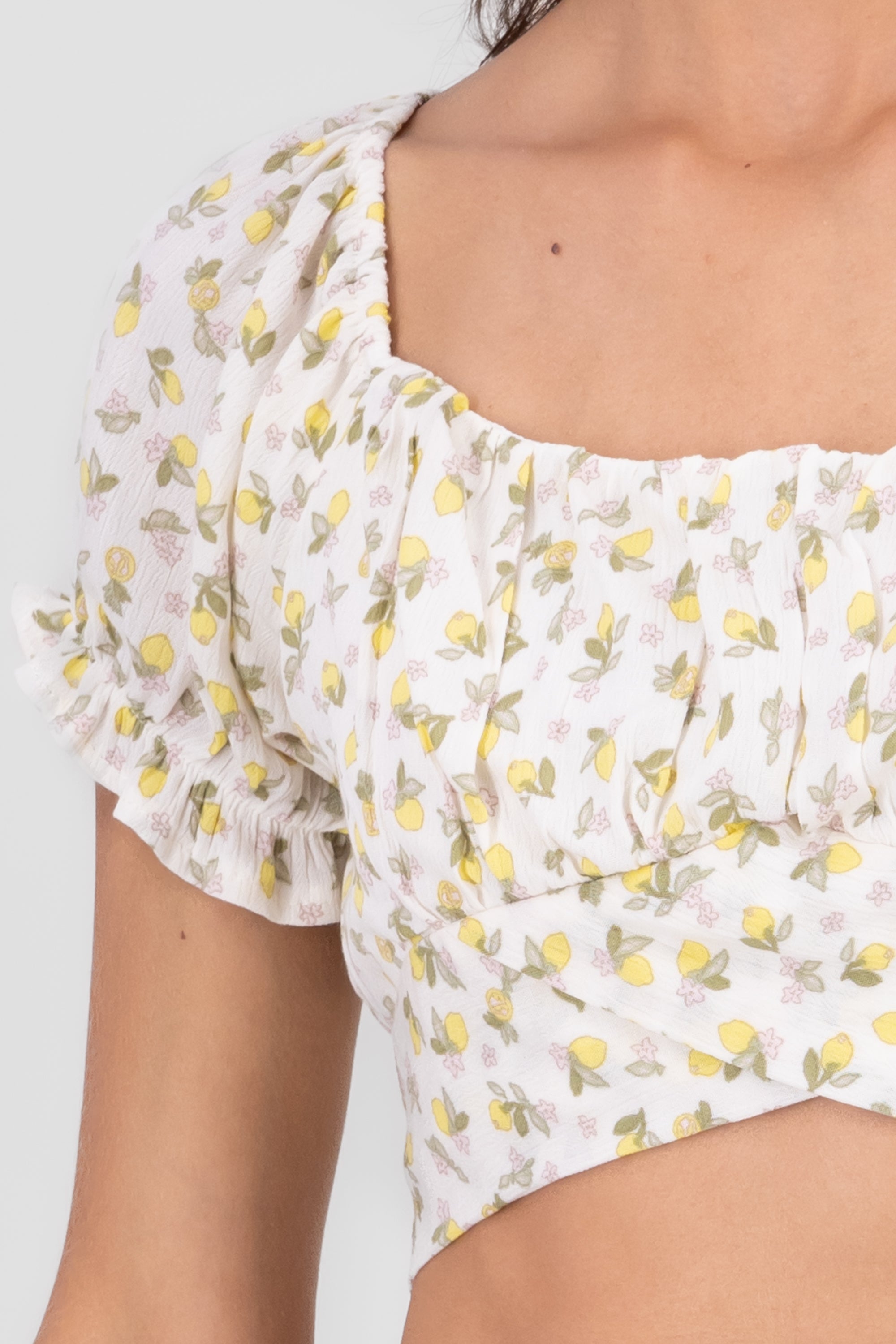 Blusa mnaga abullonada detalle liston estampada AMARILLO COMBO