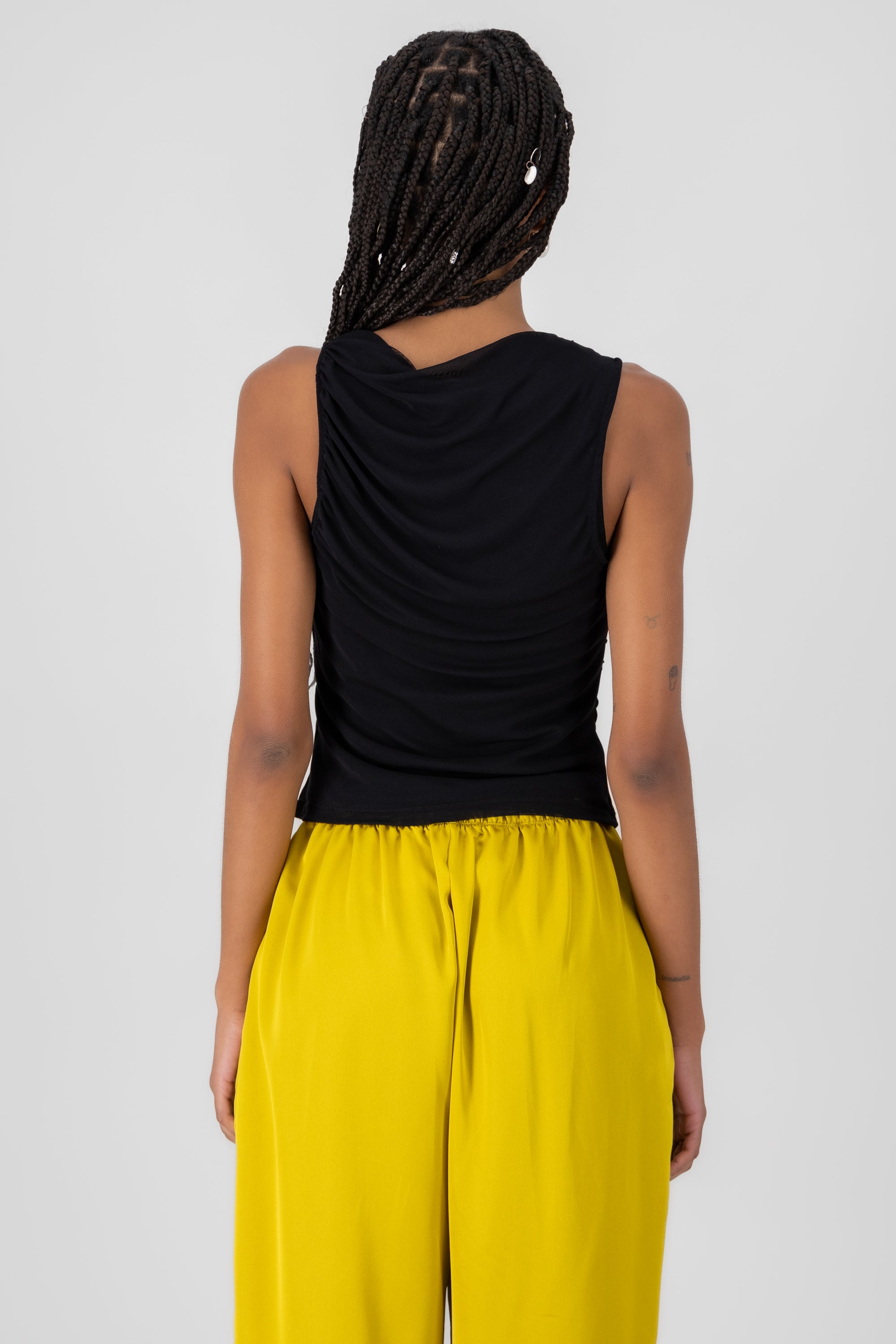 Smooth asymmetric mesh BLACK