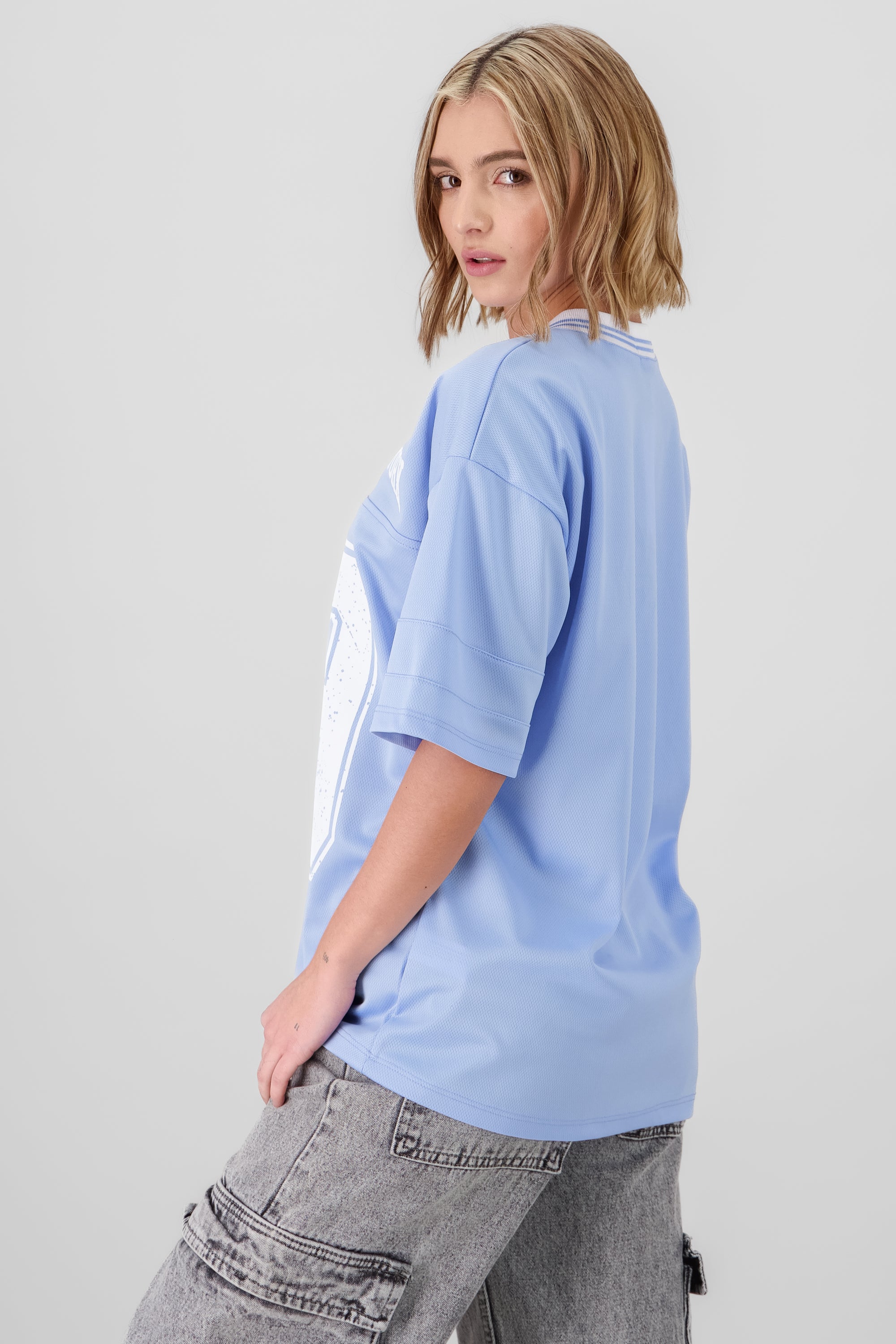 Playera oversize estampado numero AZUL PASTEL