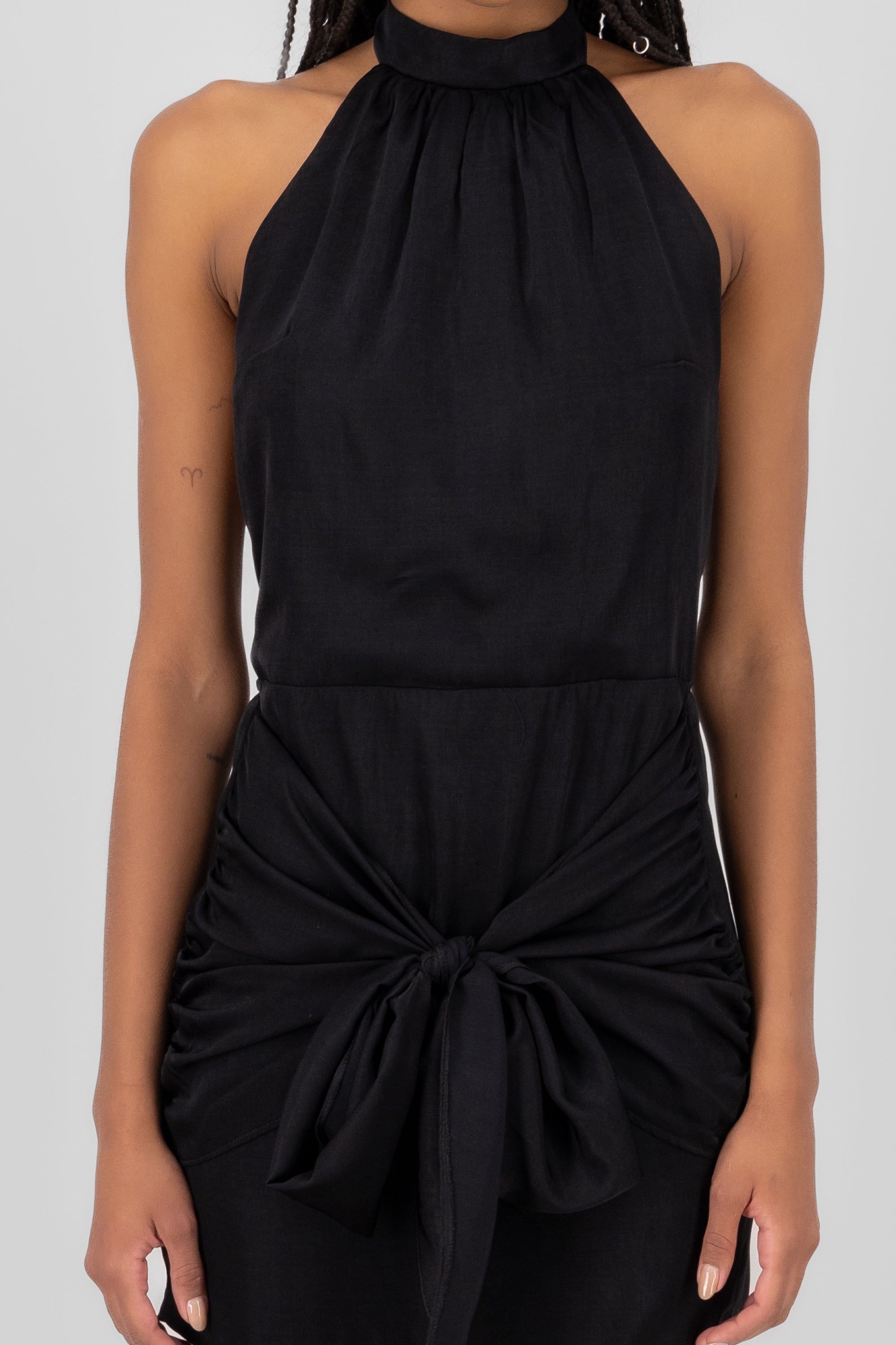 Vestido mini halter detalle amarre NEGRO