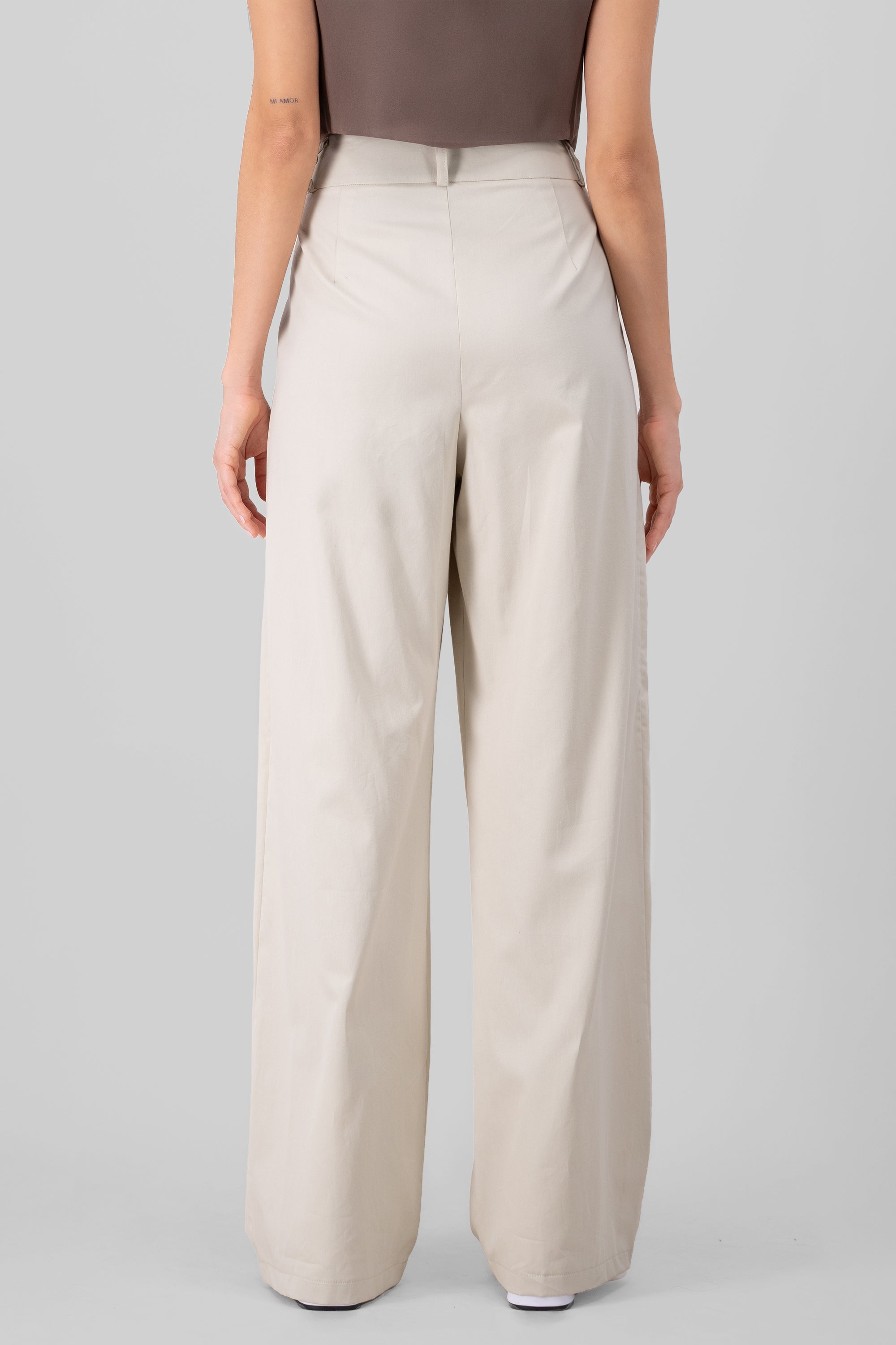 Pantalon con pinzas pretina ancha con 2 botones BEIGE