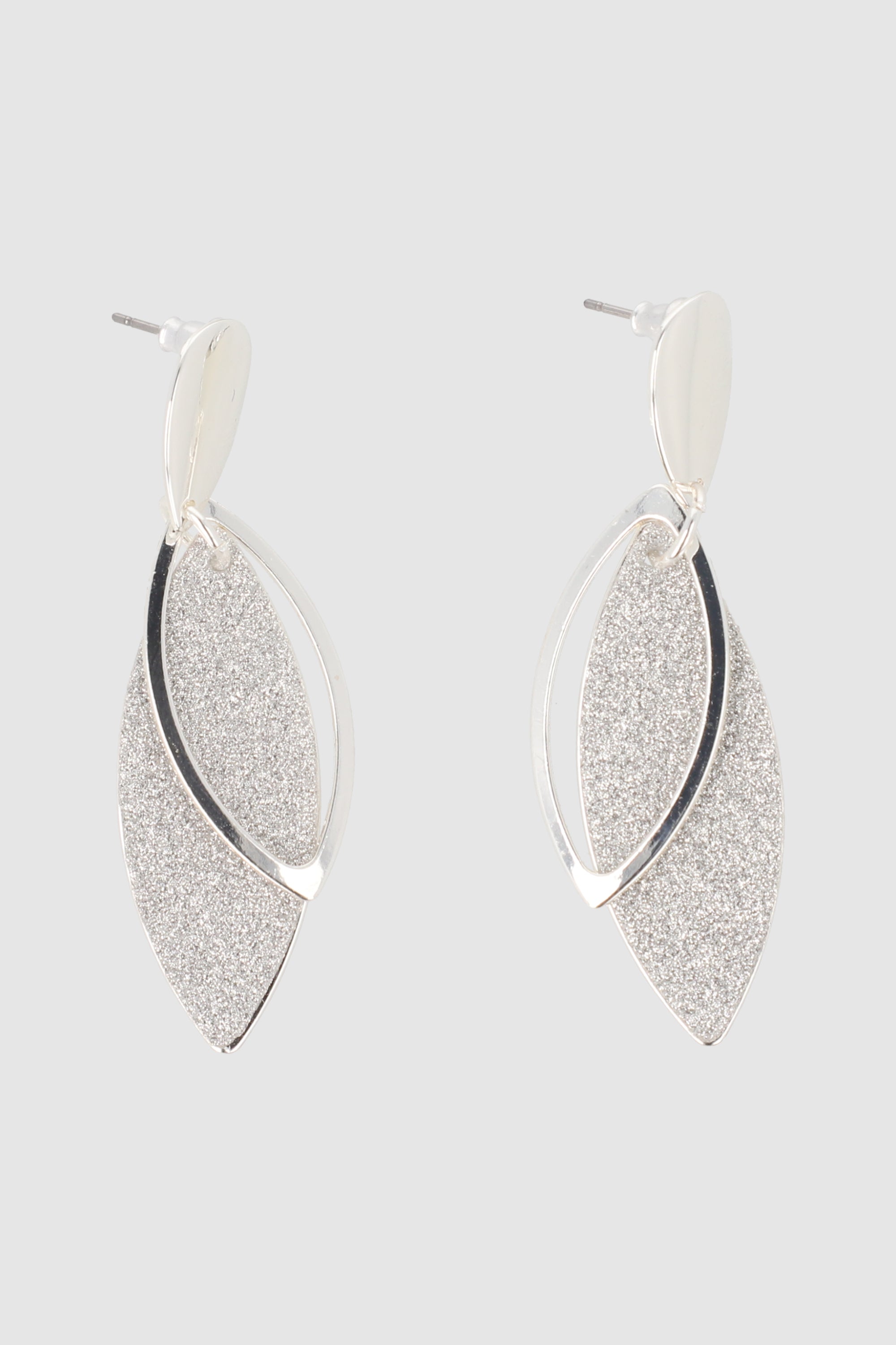 ARETES FORMA HOJA GLITTER PLATA