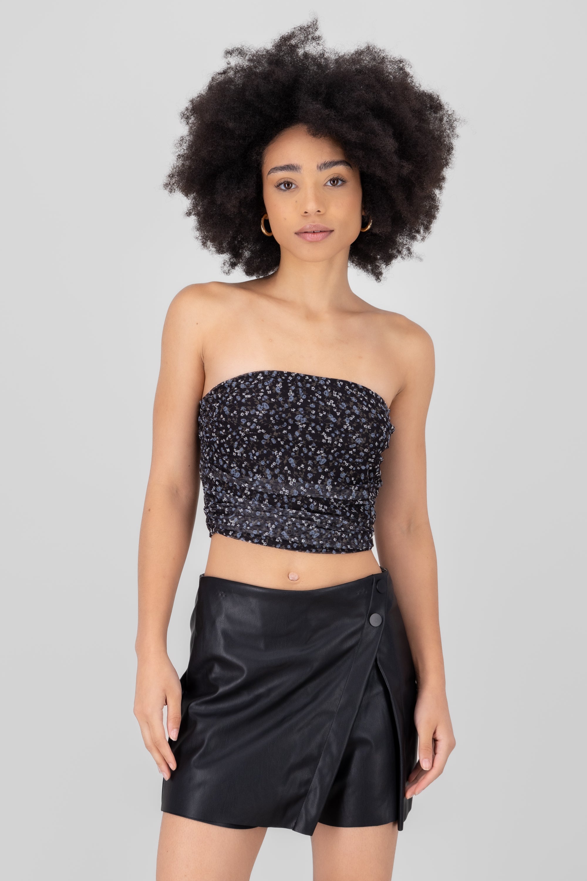 Top tubo drapeado estampado flores NEGRO COMBO