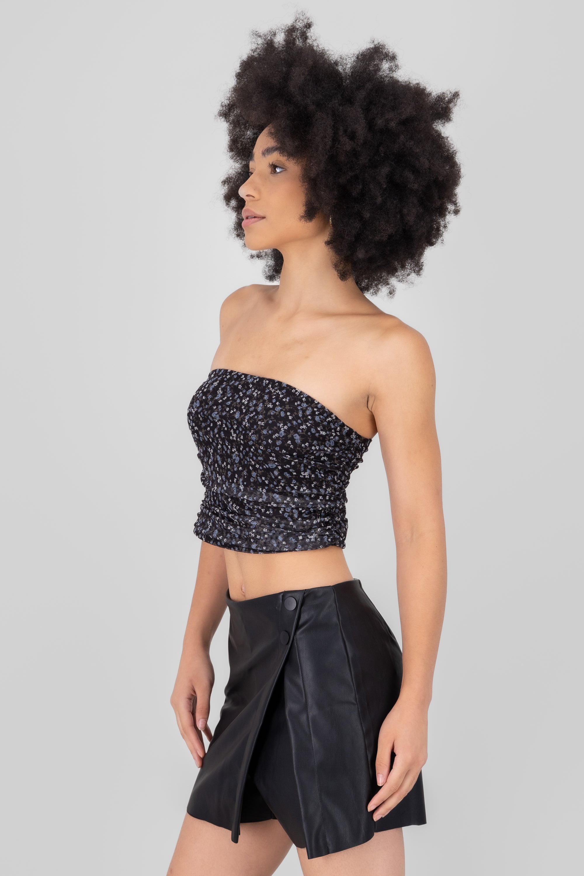 Top tubo drapeado estampado flores NEGRO COMBO