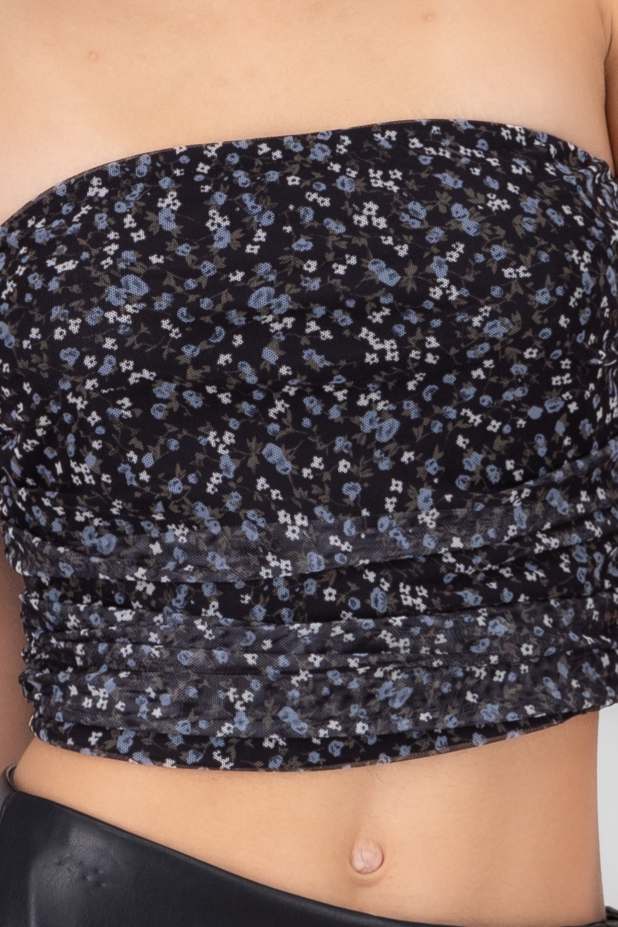 Top tubo drapeado estampado flores NEGRO COMBO