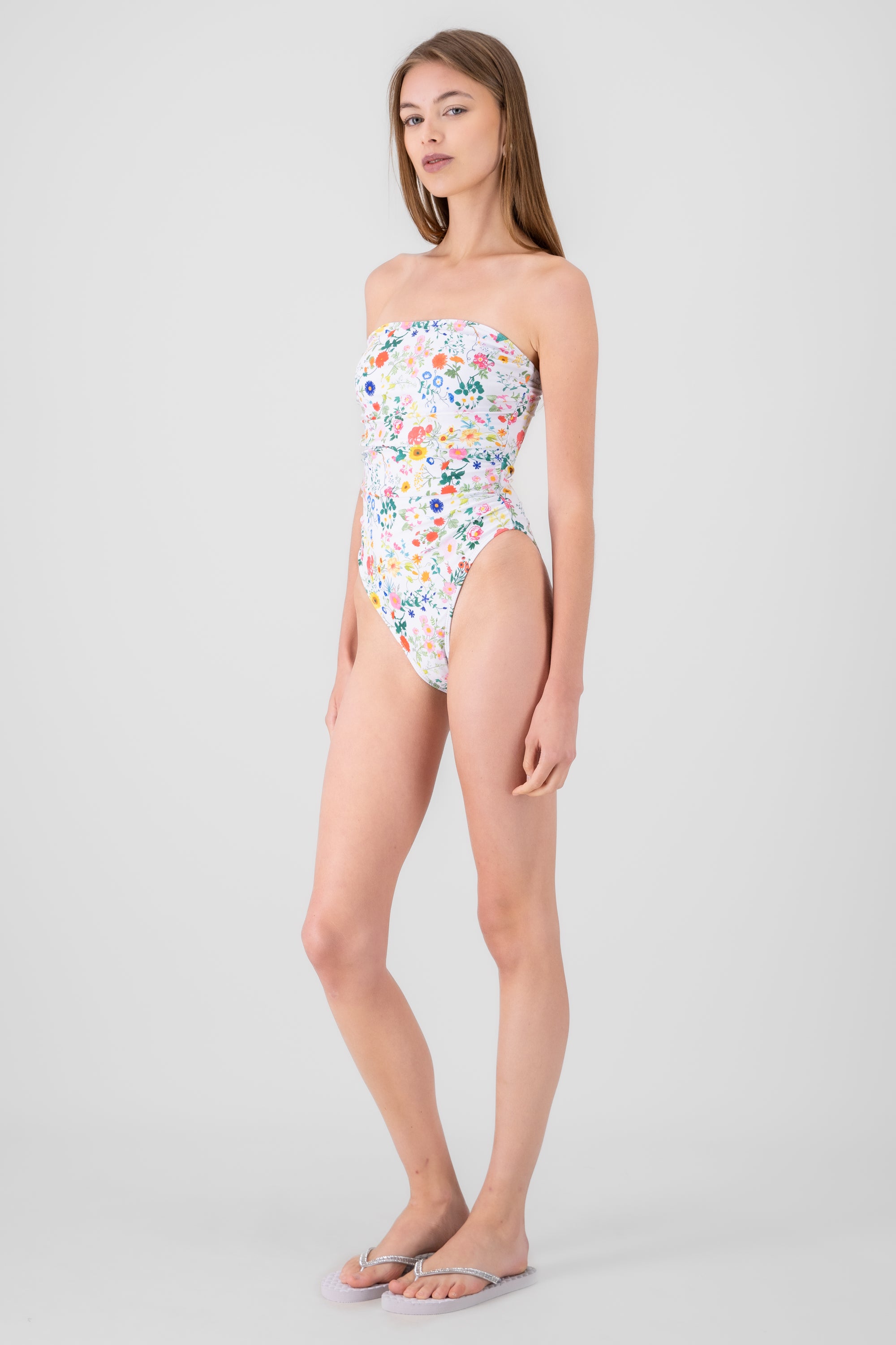 Traje de baño flores strapless BLANCO COMBO