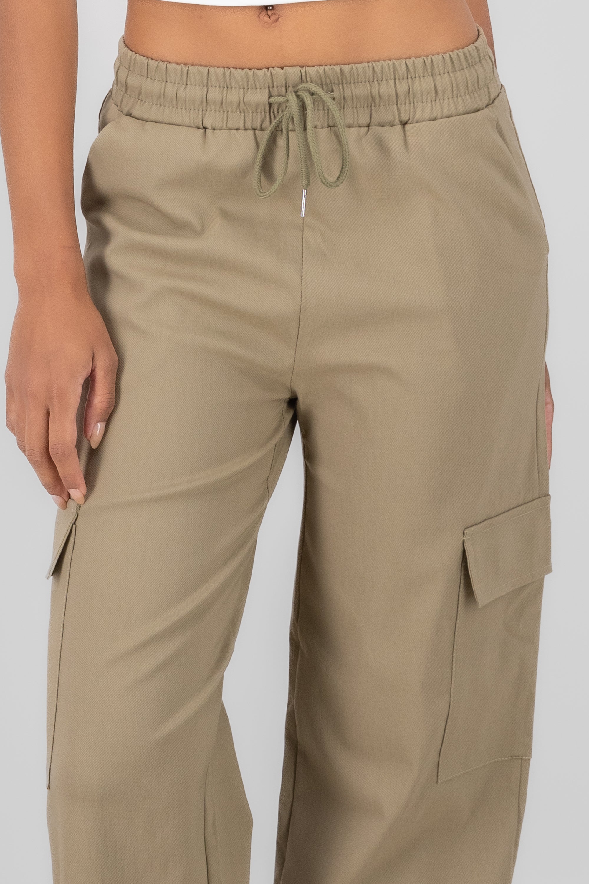 Pantalon cargo pierna amplia OLIVO