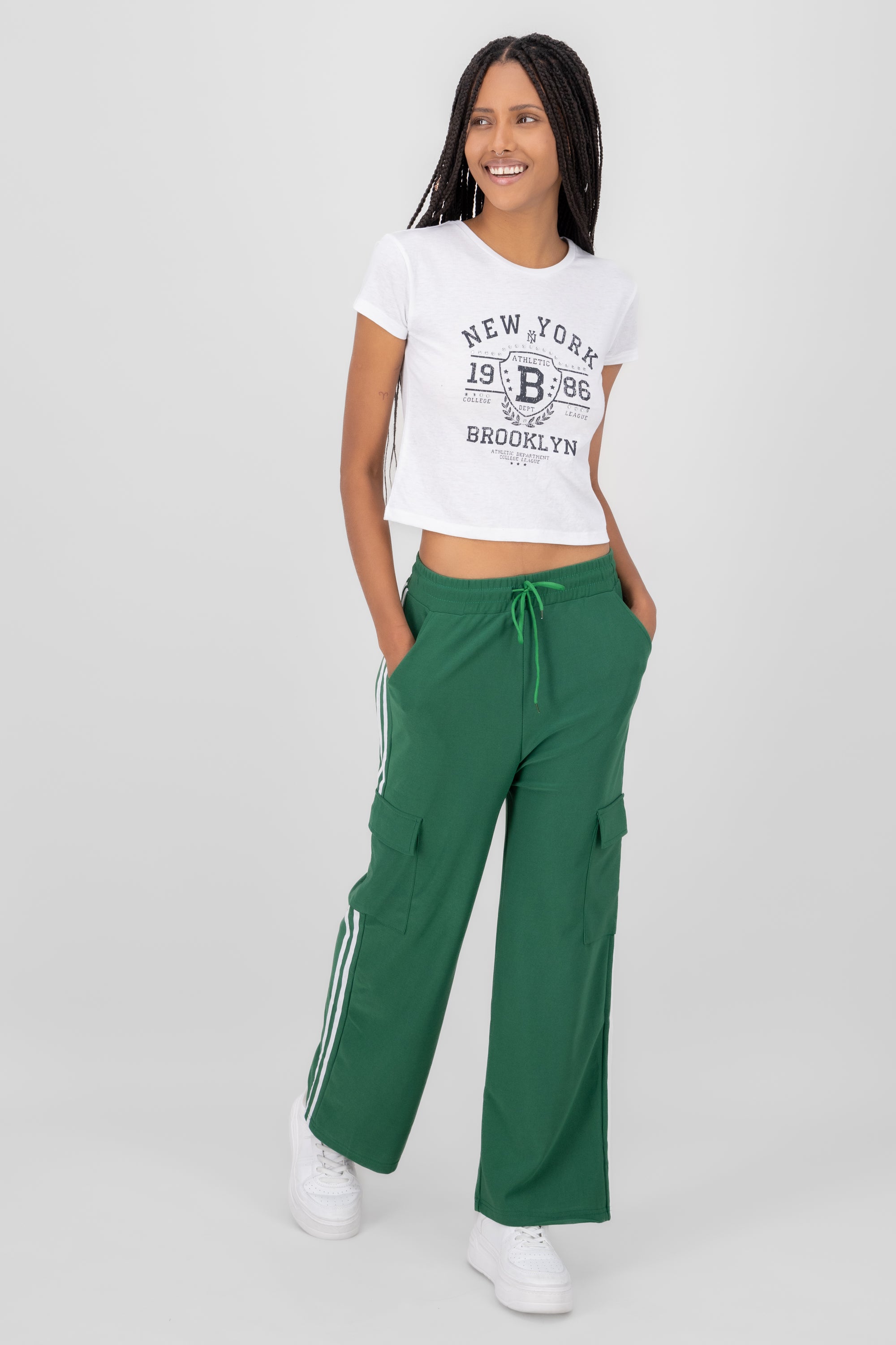 Pantalones estilo deportivo pierna amplia VERDE