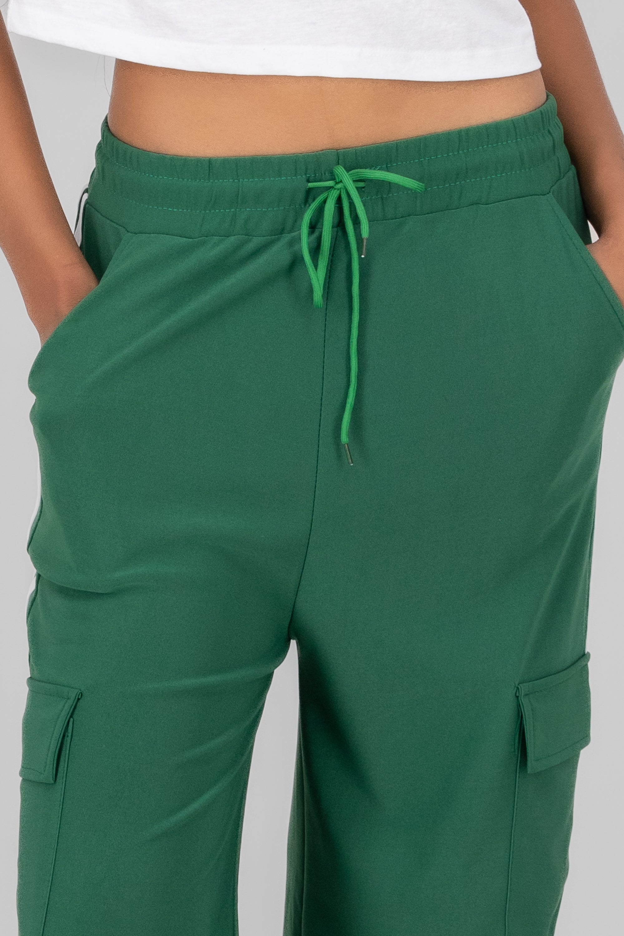 Pantalones estilo deportivo pierna amplia VERDE