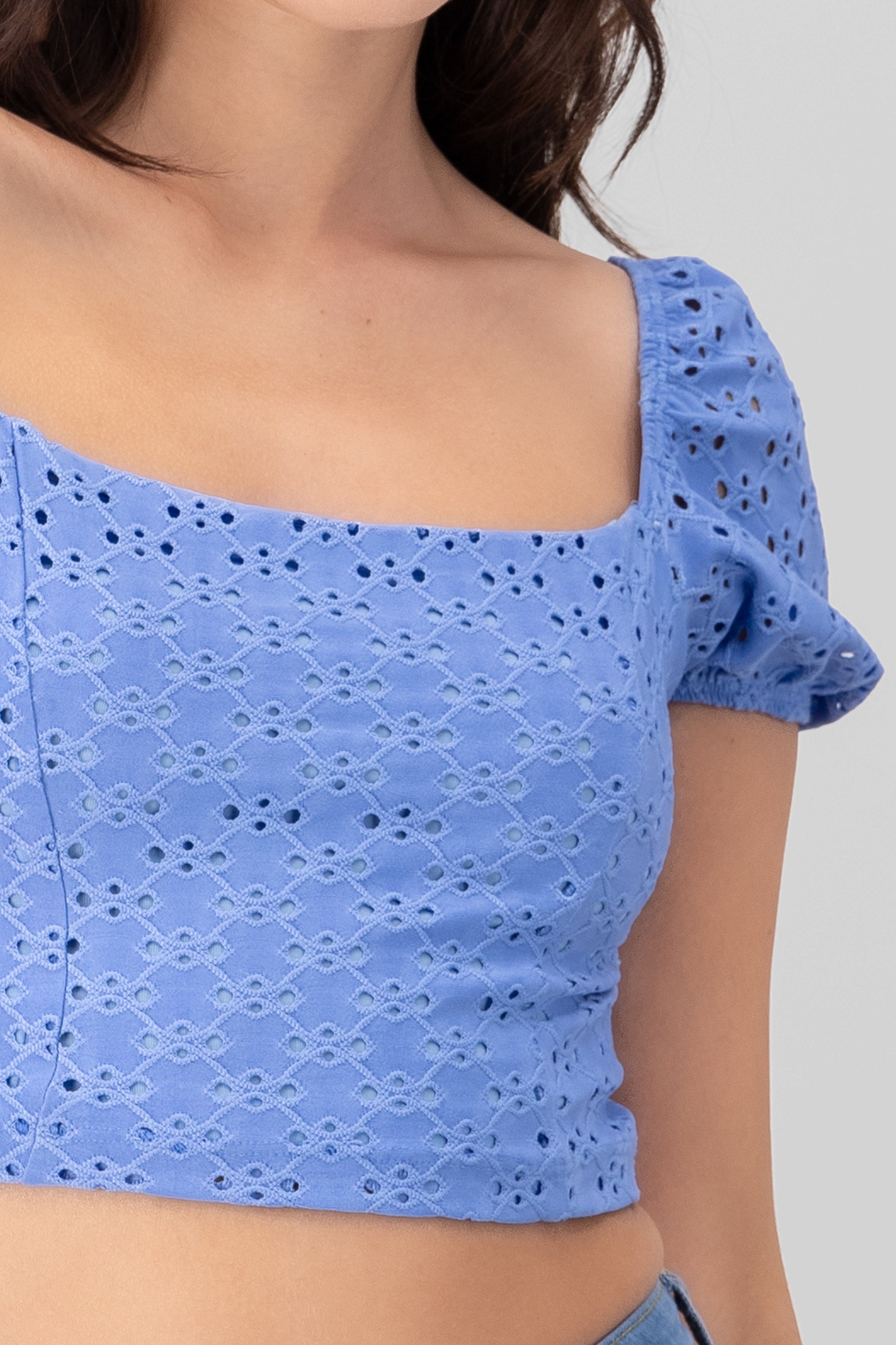 Top eyelet manga abullonada AZUL PASTEL