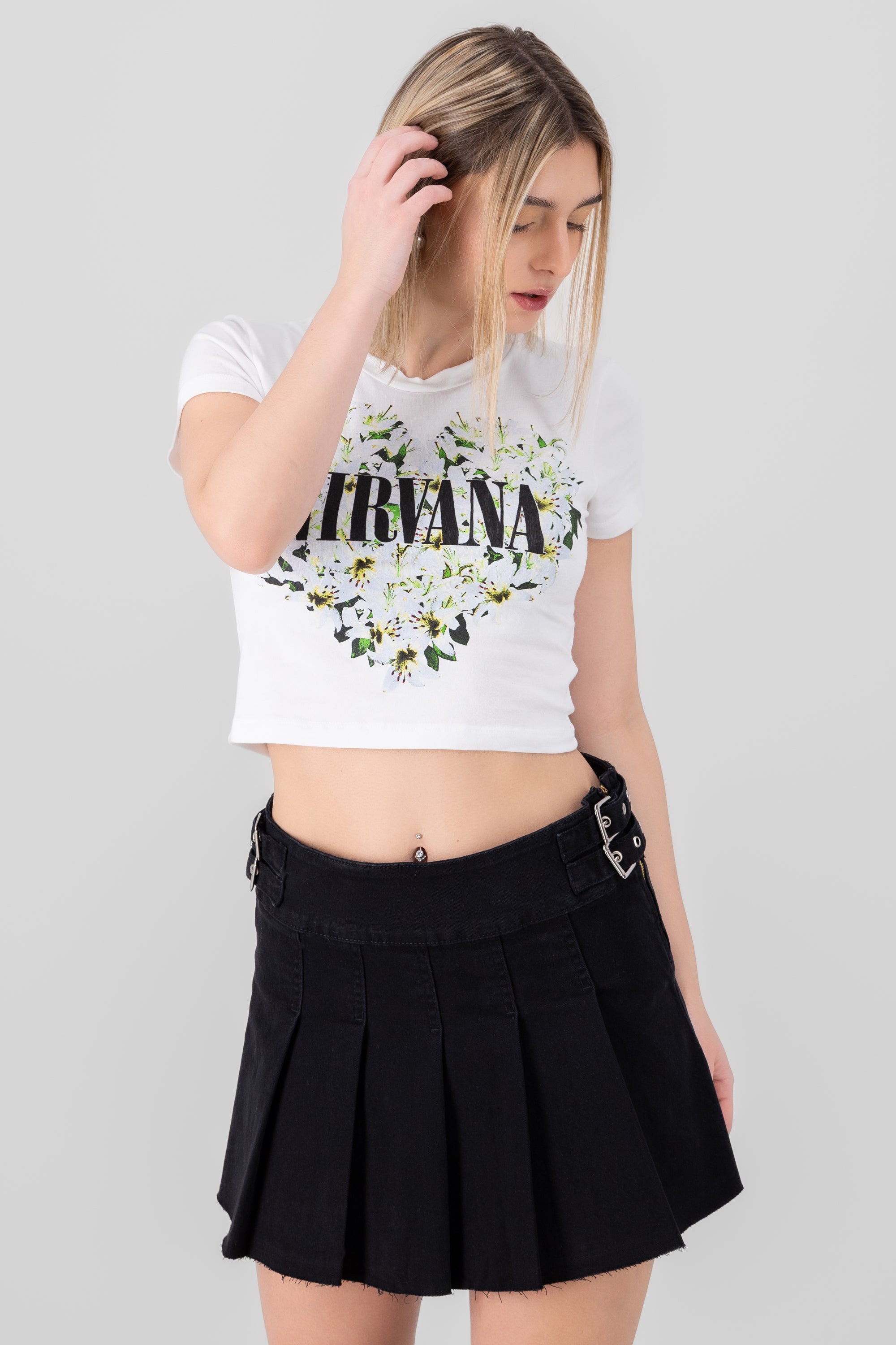 Crop manga corta nirvana flores BLANCO