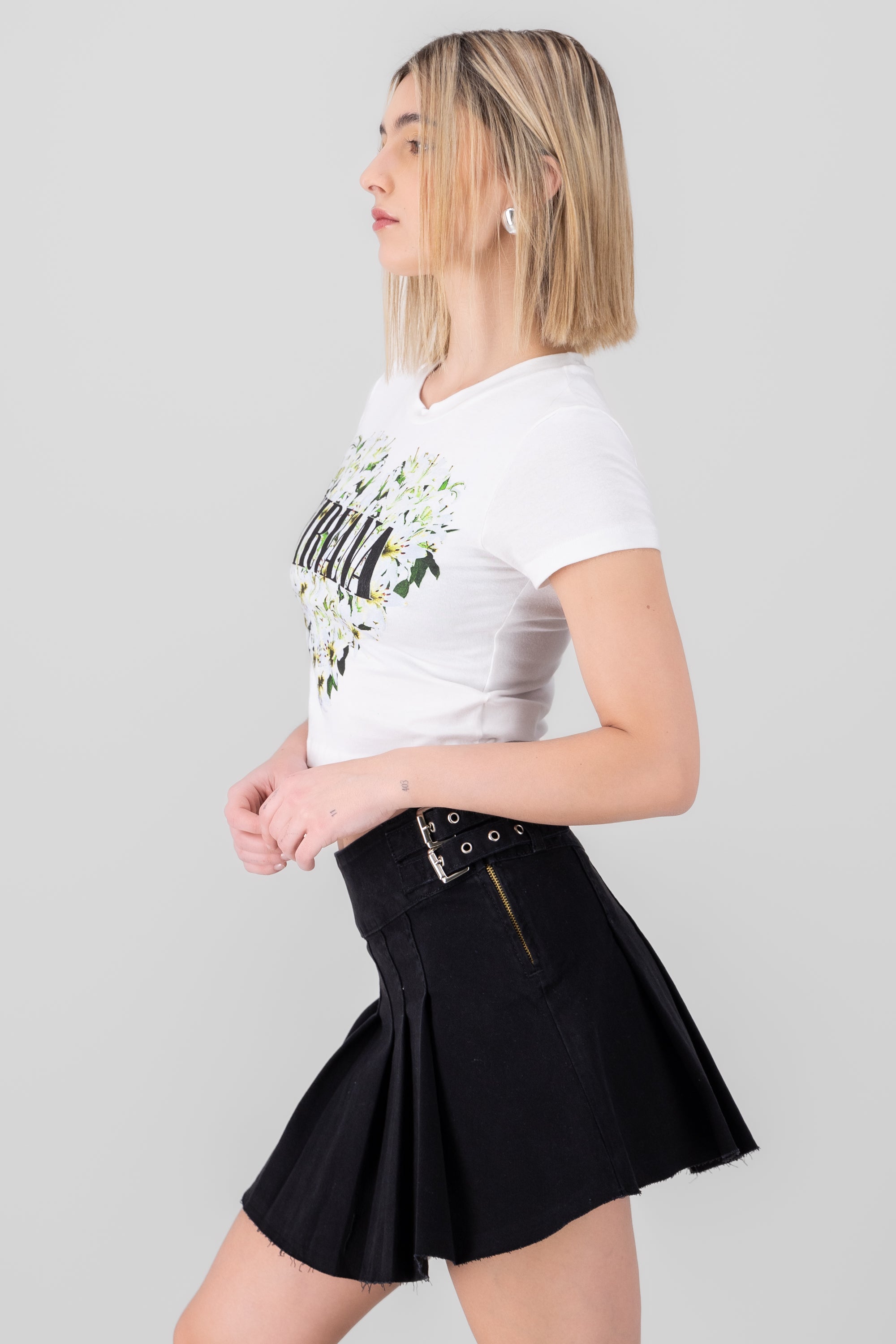 Crop manga corta nirvana flores BLANCO