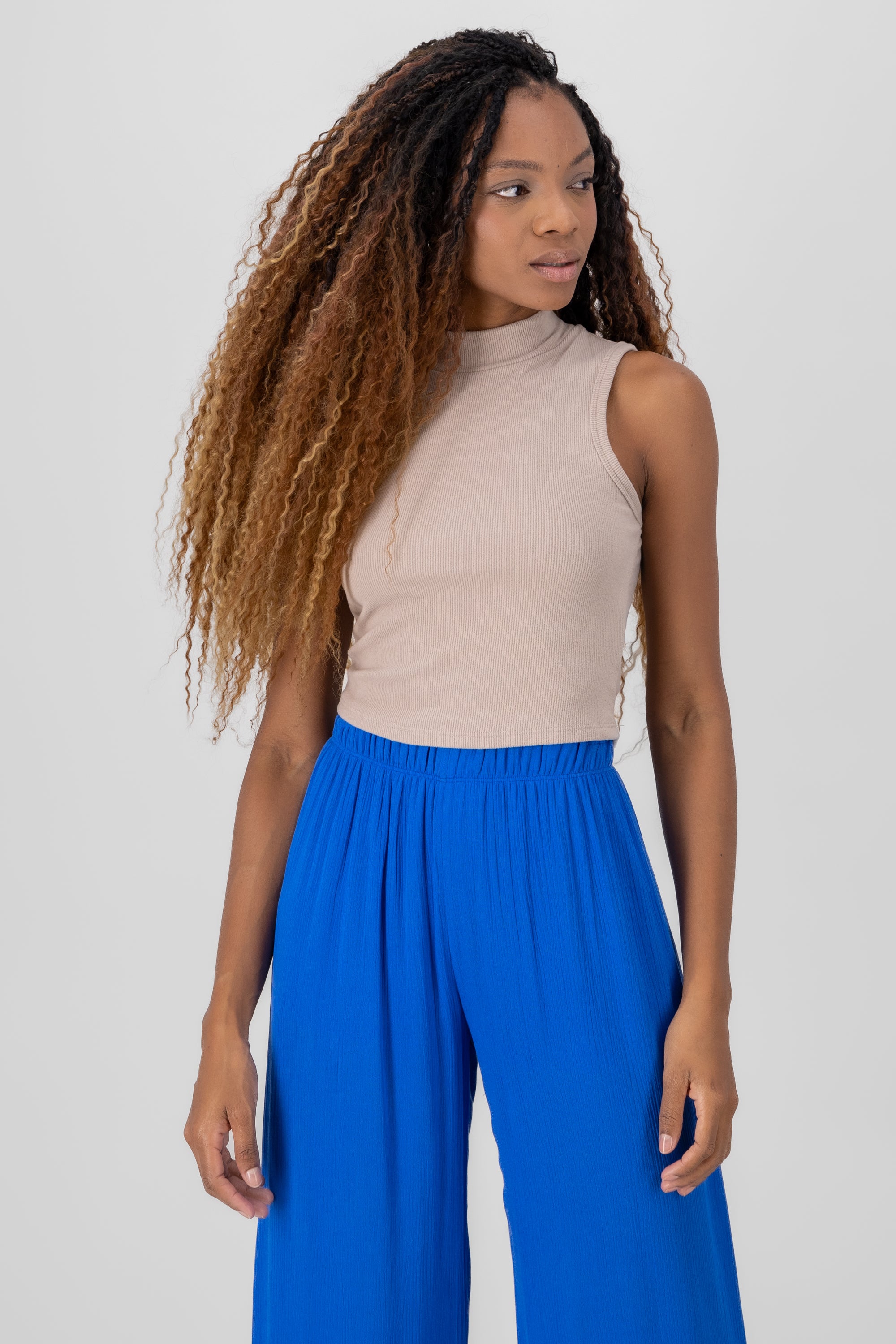 Top sin manga rib suave GREIGE