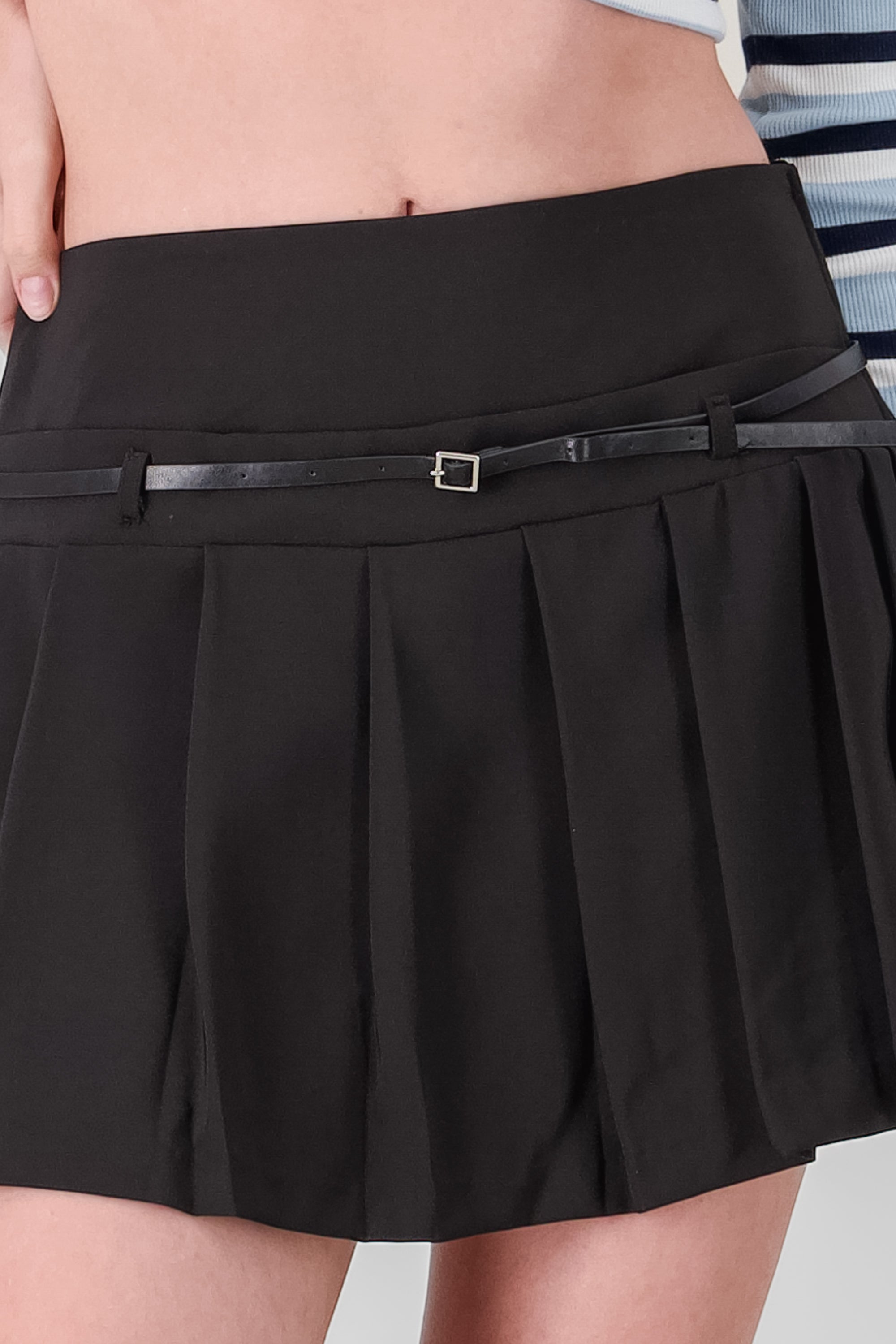 Short Lisa Tableda skirt with belt BLACK