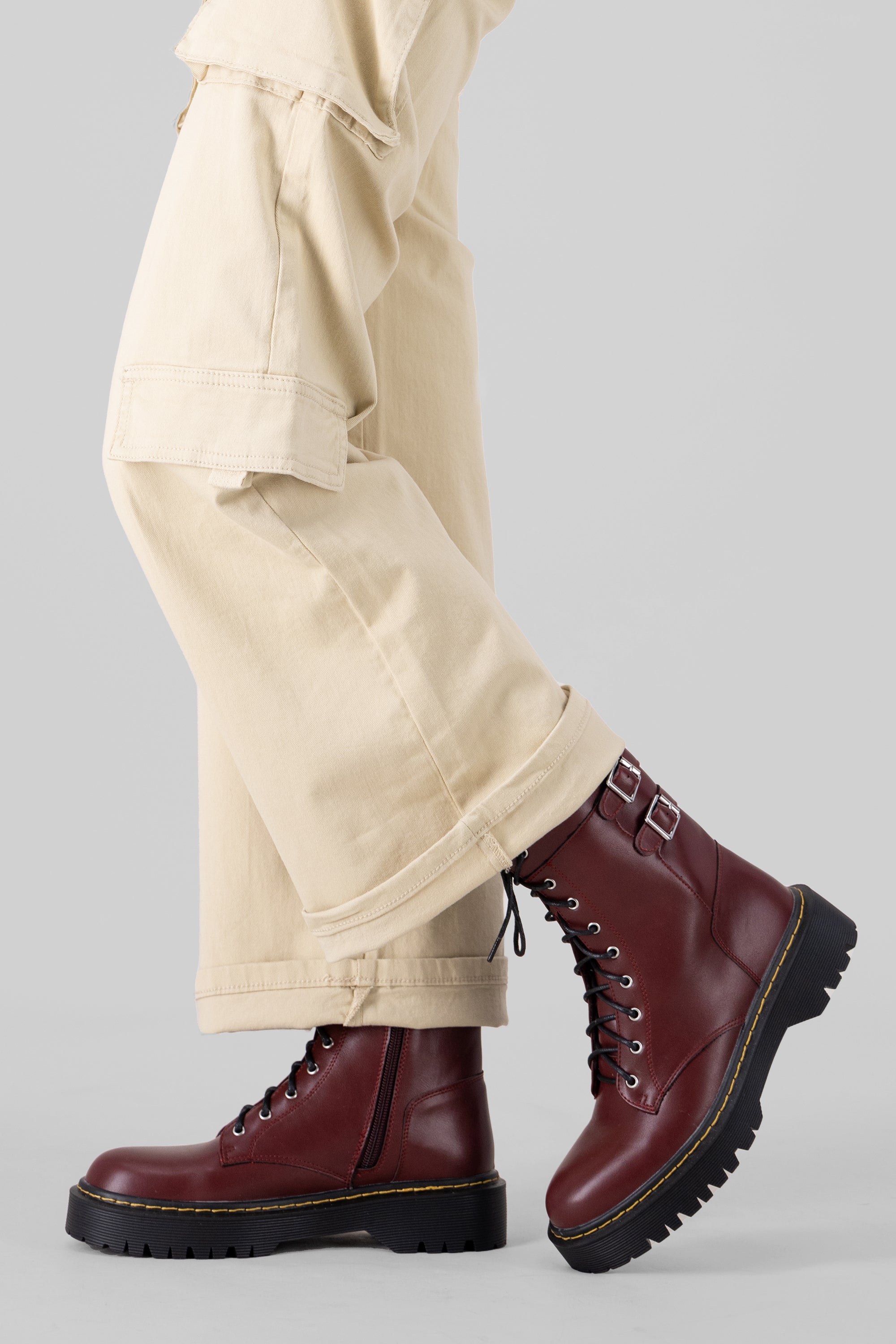 BOTA COMBAT HEBILLAS VINO