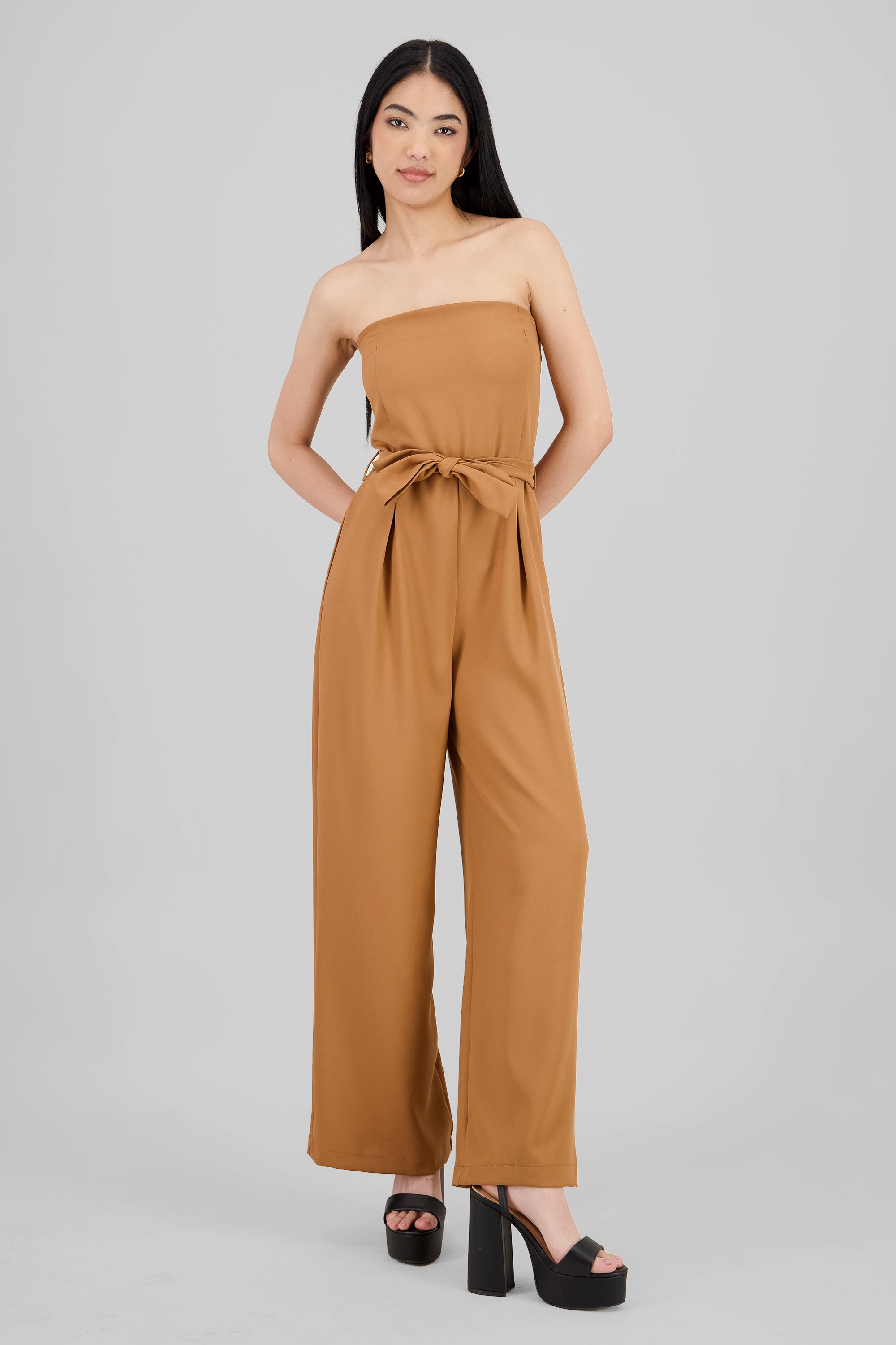 Jumpsuit strapless sastreado CAMELLO