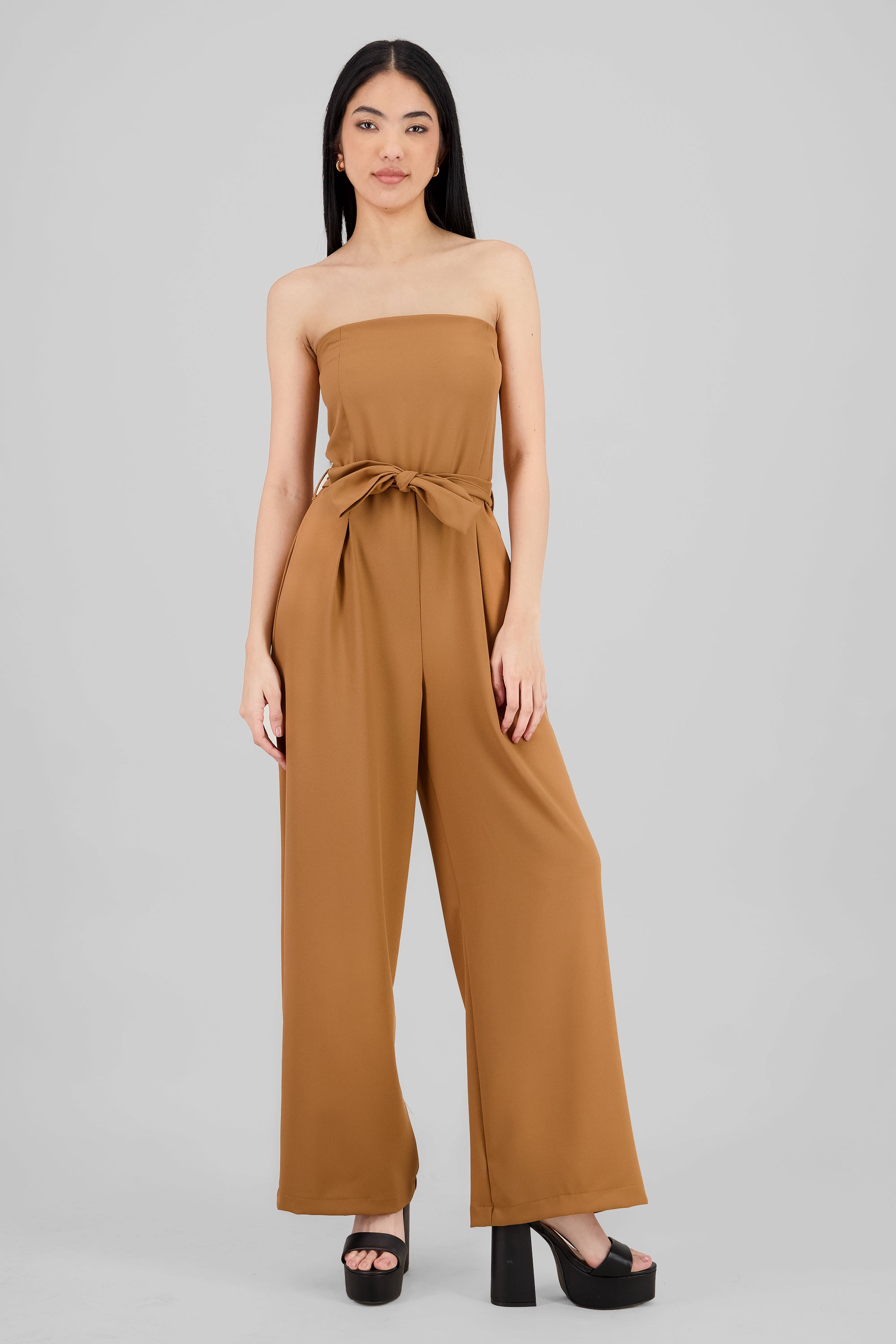 Jumpsuit strapless sastreado CAMELLO