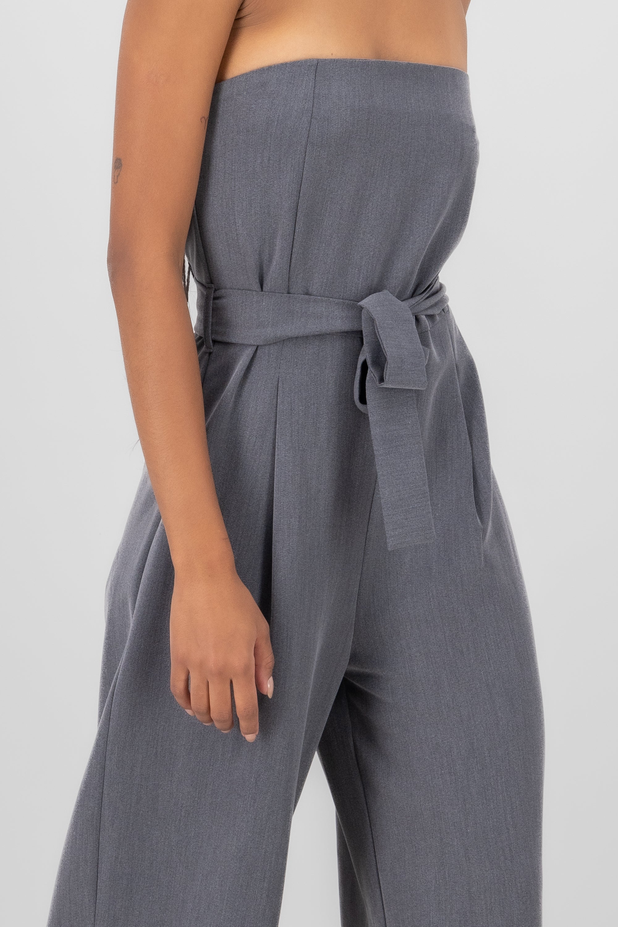 Jumpsuit strapless sastreado GRIS JASPE