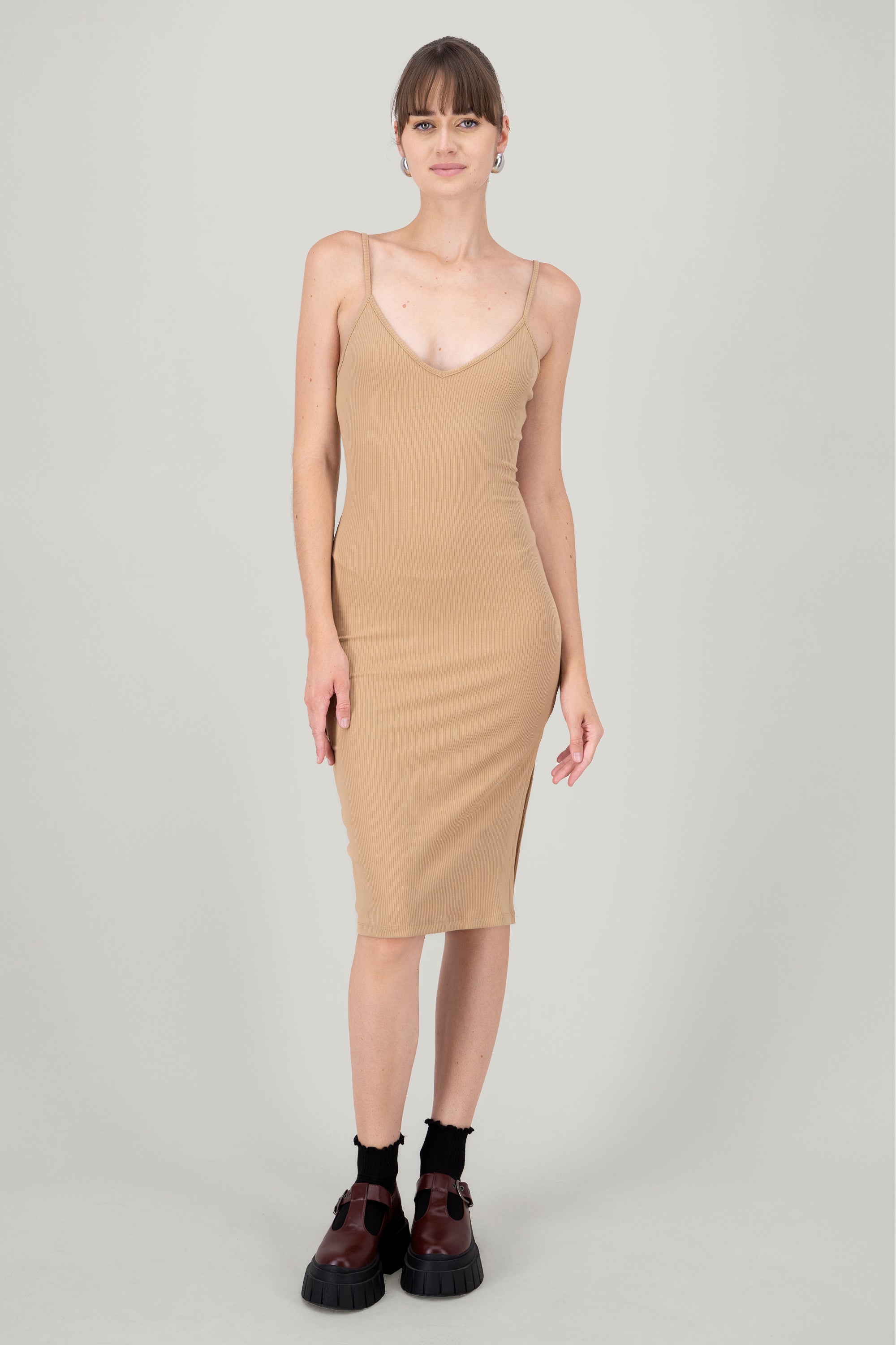 Vestiso midi tirantes escote V NUDE