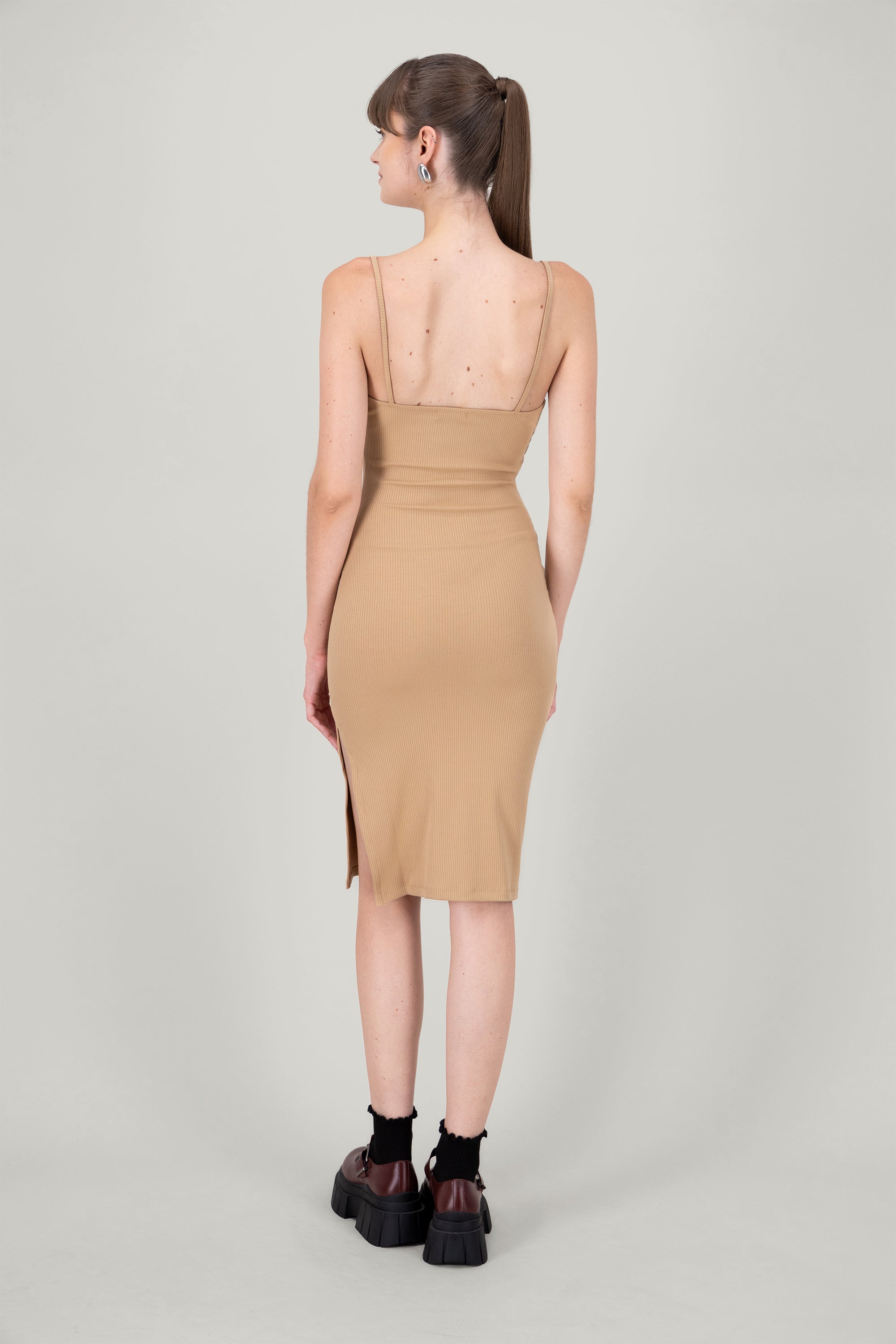 Vestiso midi tirantes escote V NUDE