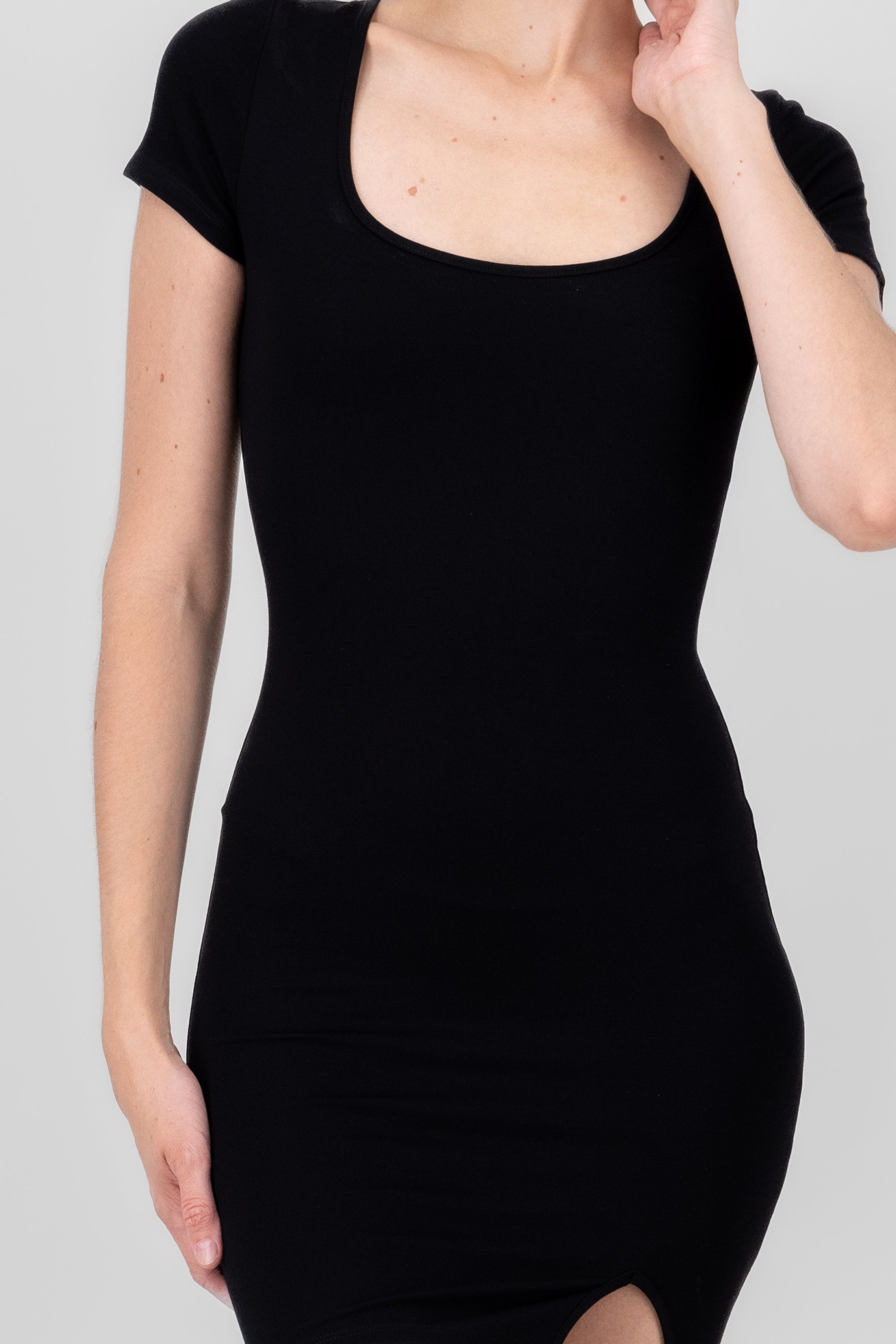 Vestido mini escote cuadrado NEGRO