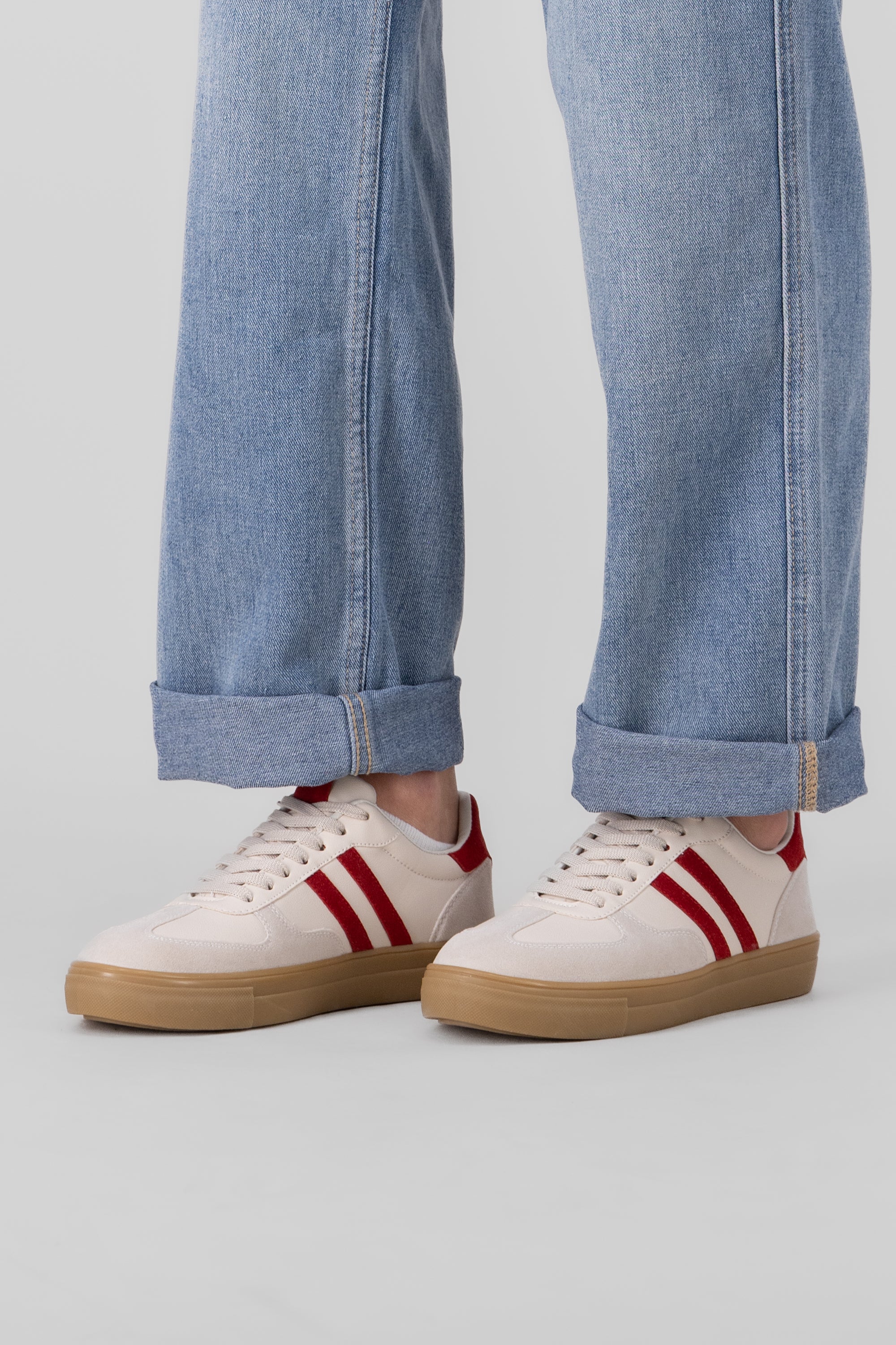 TENIS DOS LINEAS SUELA ALTA ROJO