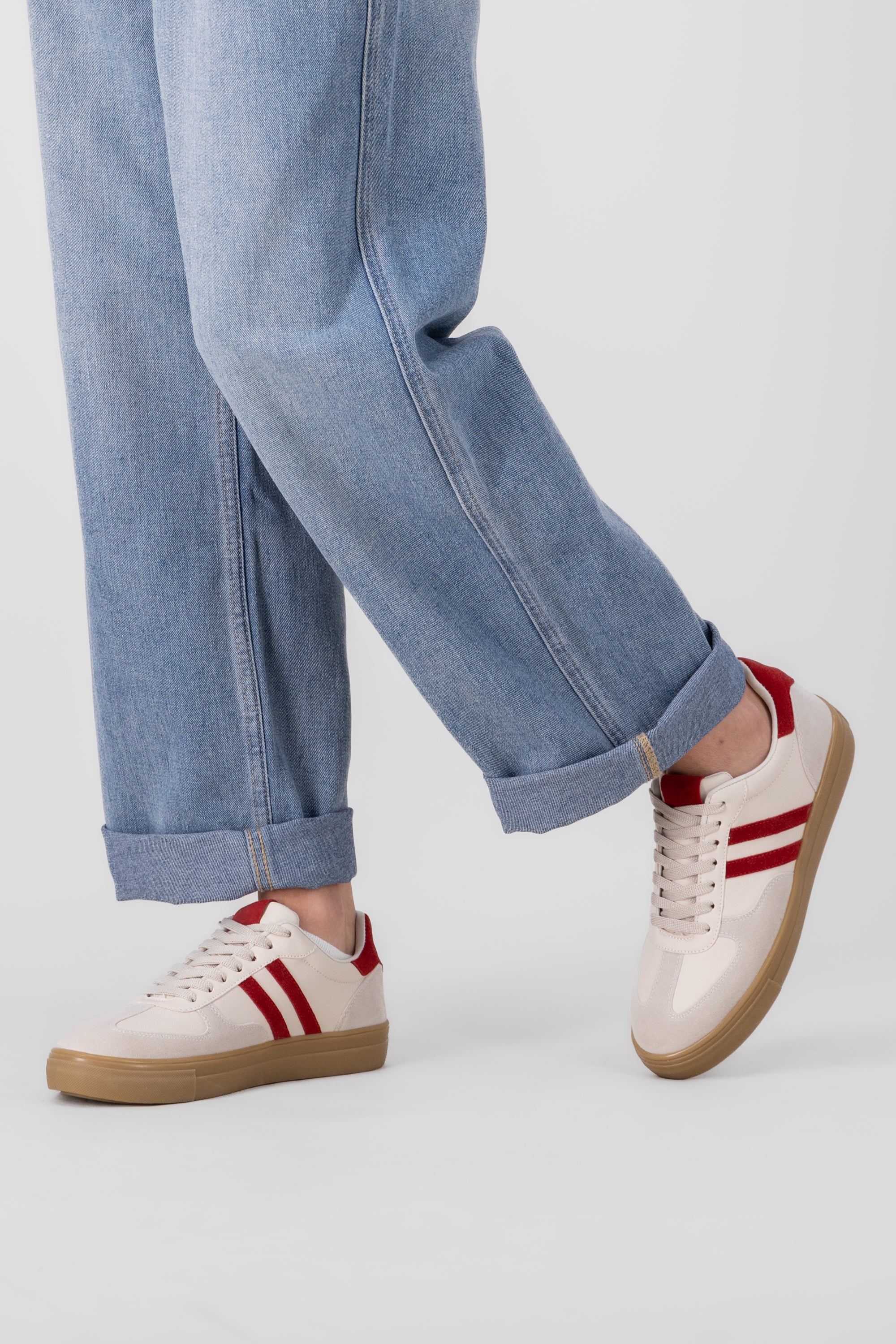 TENIS DOS LINEAS SUELA ALTA ROJO