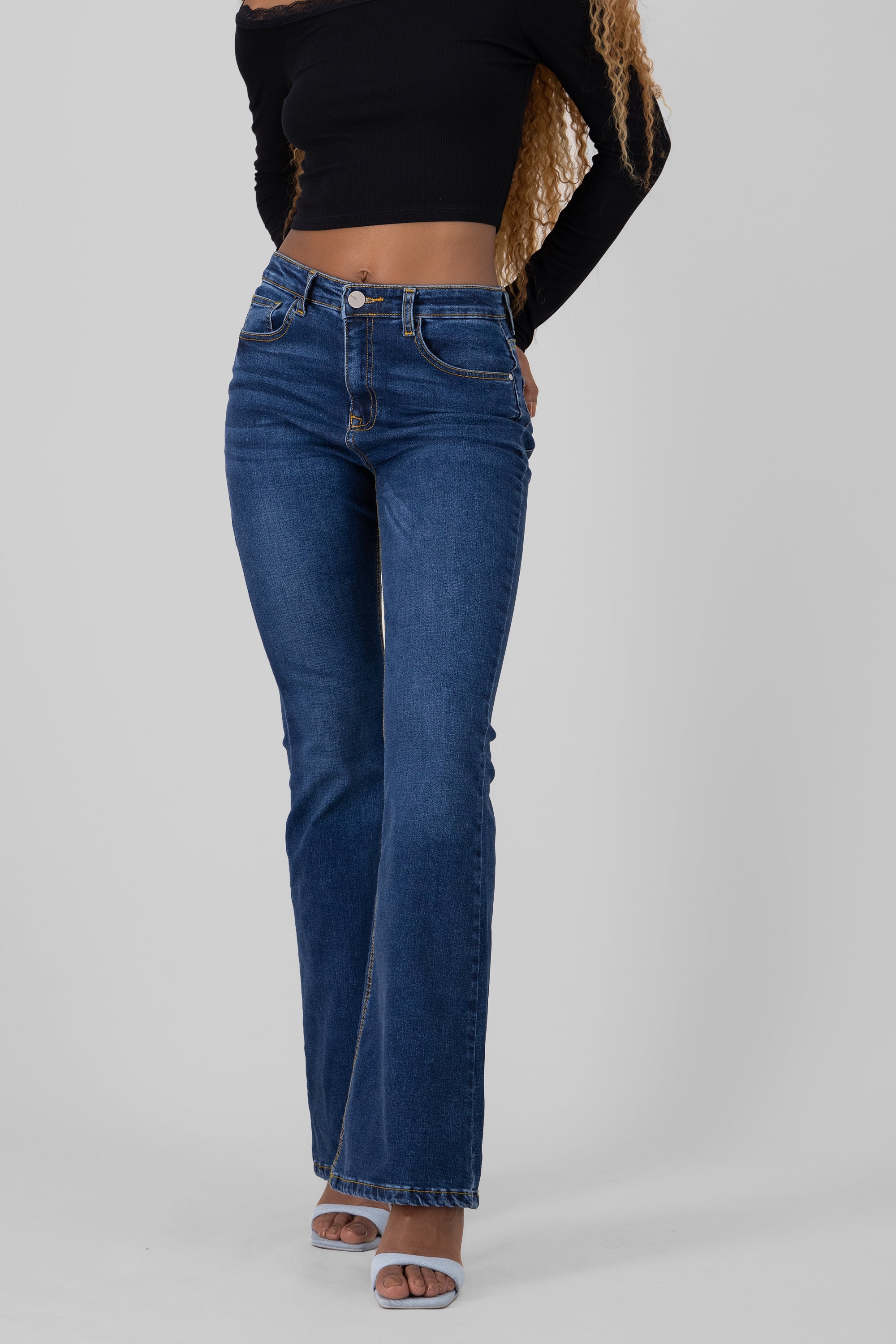 Jeans flare básicos DARK WASH