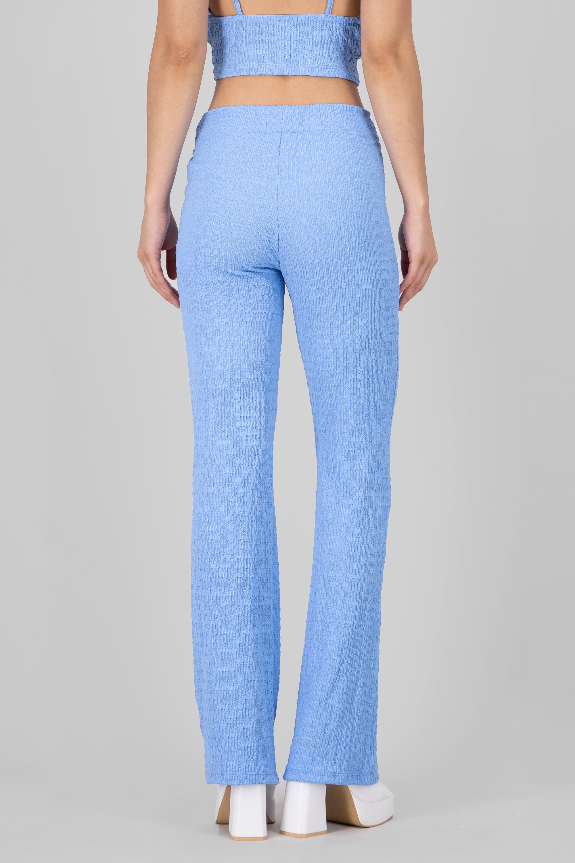 Pantalon flare textura AZUL CIELO