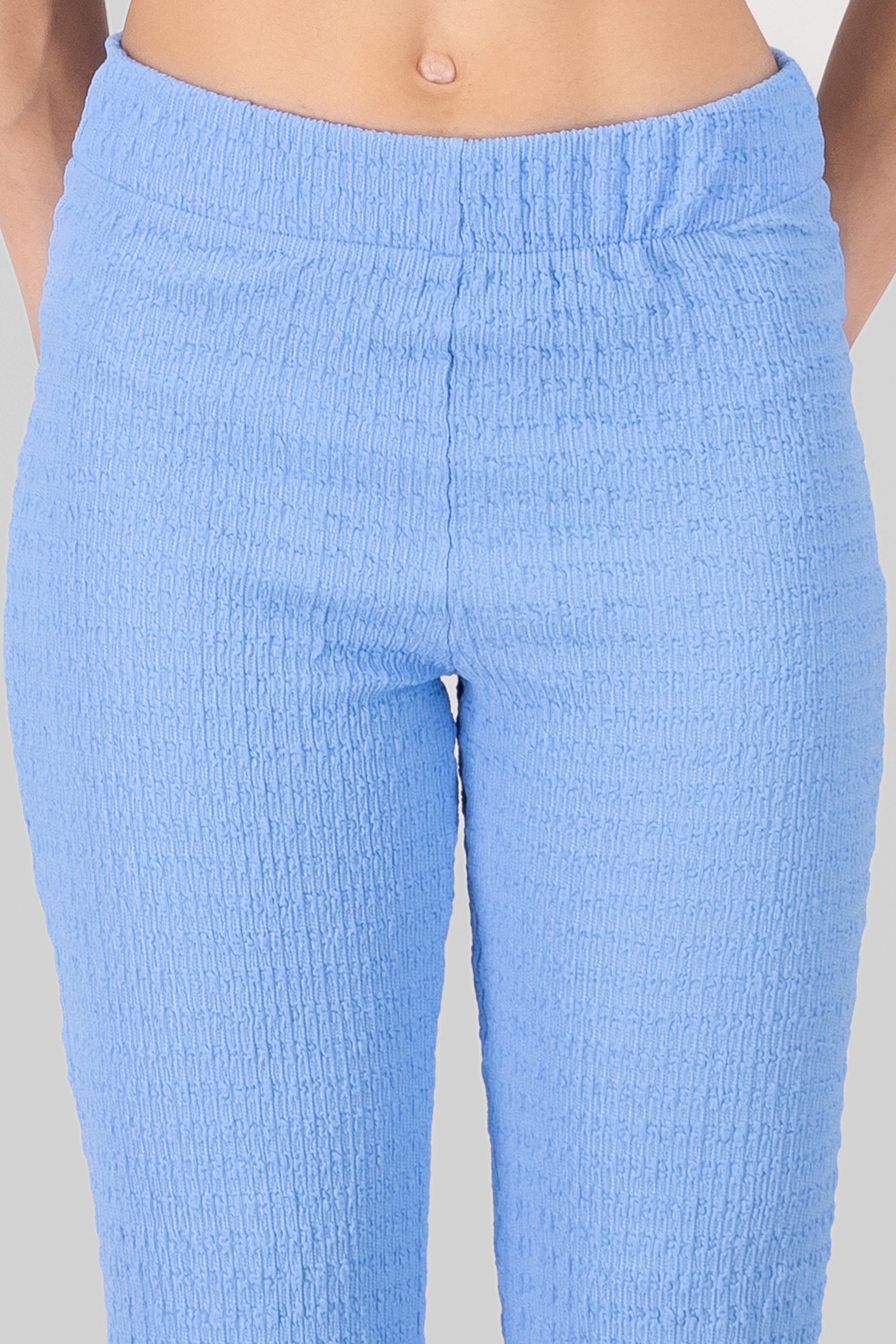 Pantalon flare textura AZUL CIELO