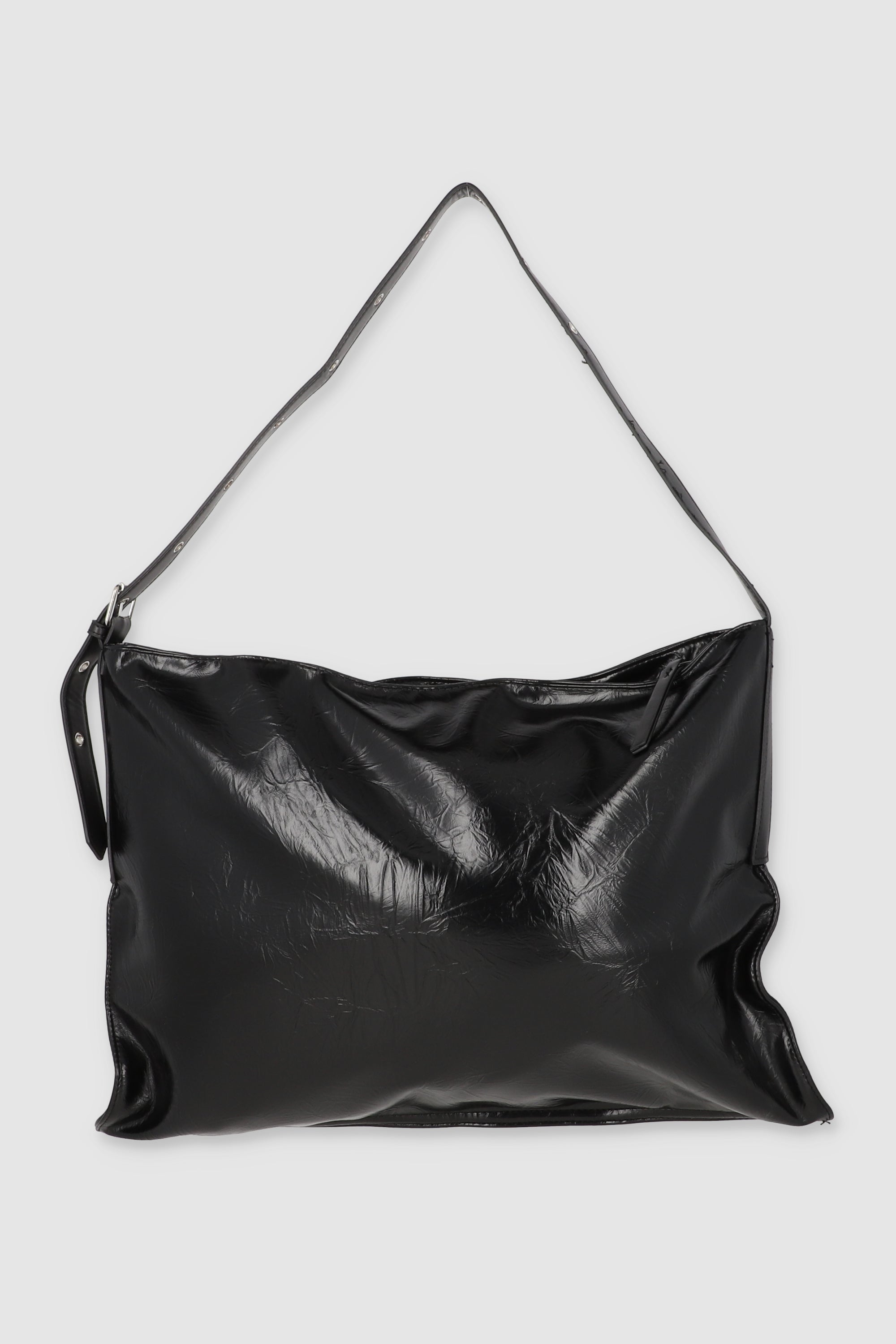 Bolsa tote grande efecto piel glossy NEGRO