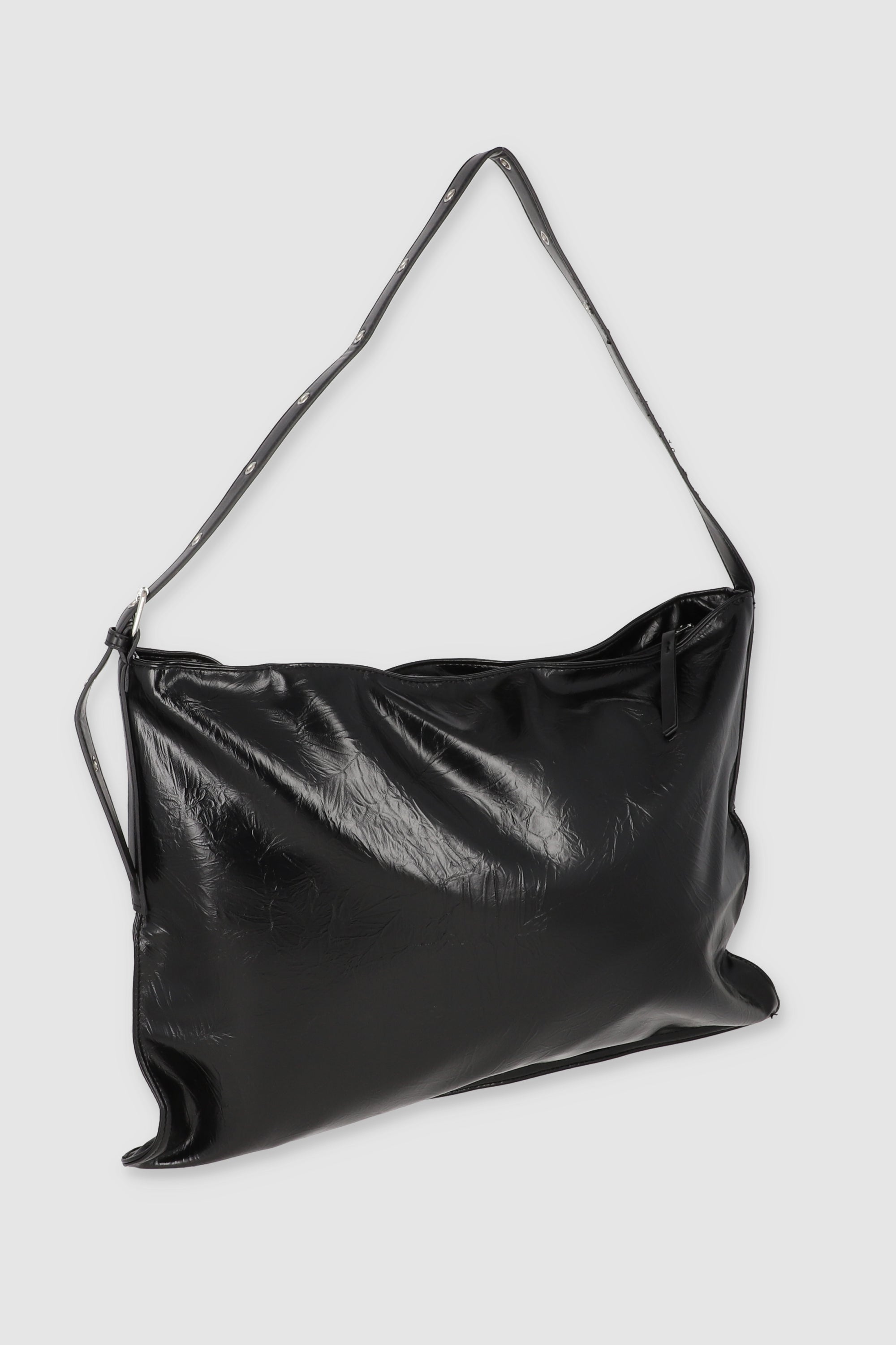 Bolsa tote grande efecto piel glossy NEGRO